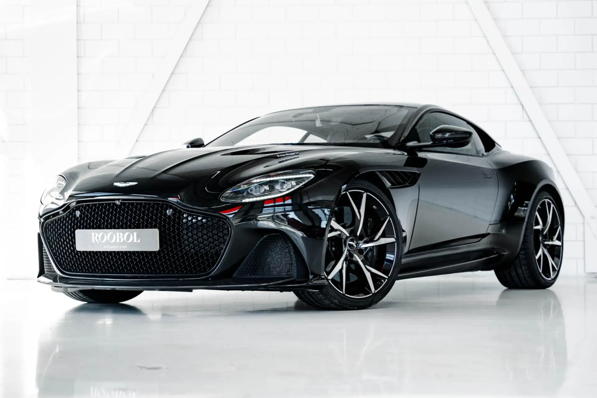 애스턴마틴 DBS Coupe 2019 블랙 사진 1