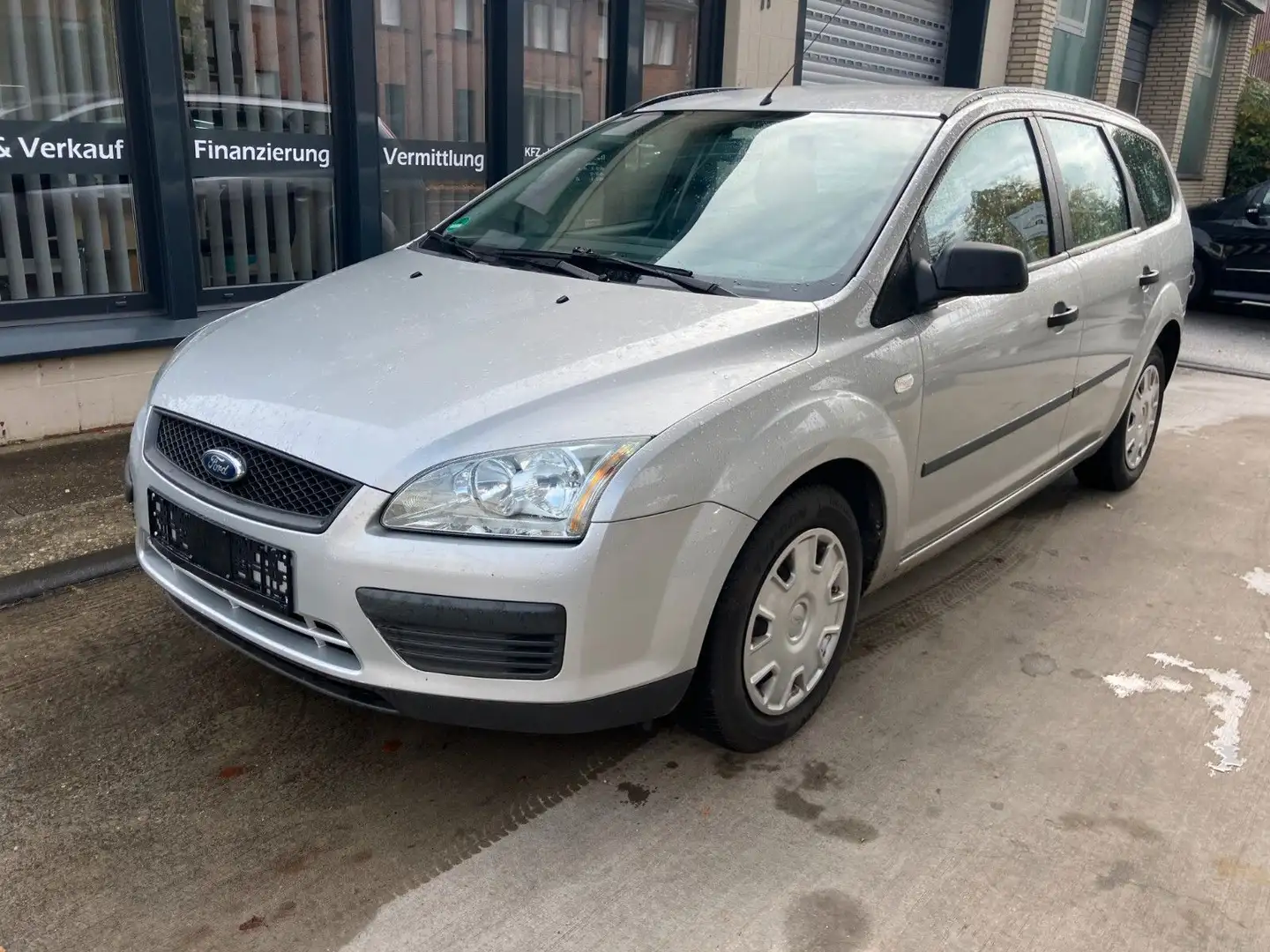 Ford Focus 1,6  Turnier AHK  Tüv 10.2027 Argent - 1