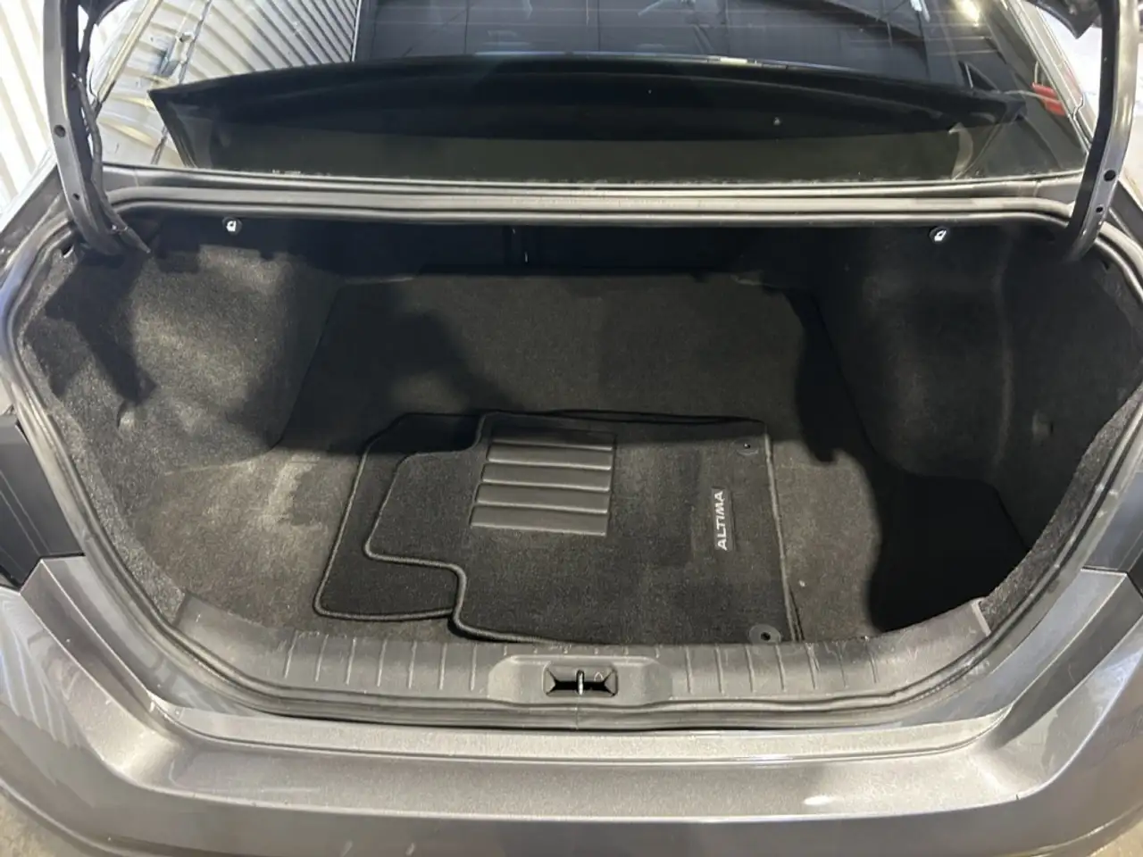 Nissan Altima снимка Nissan Altima