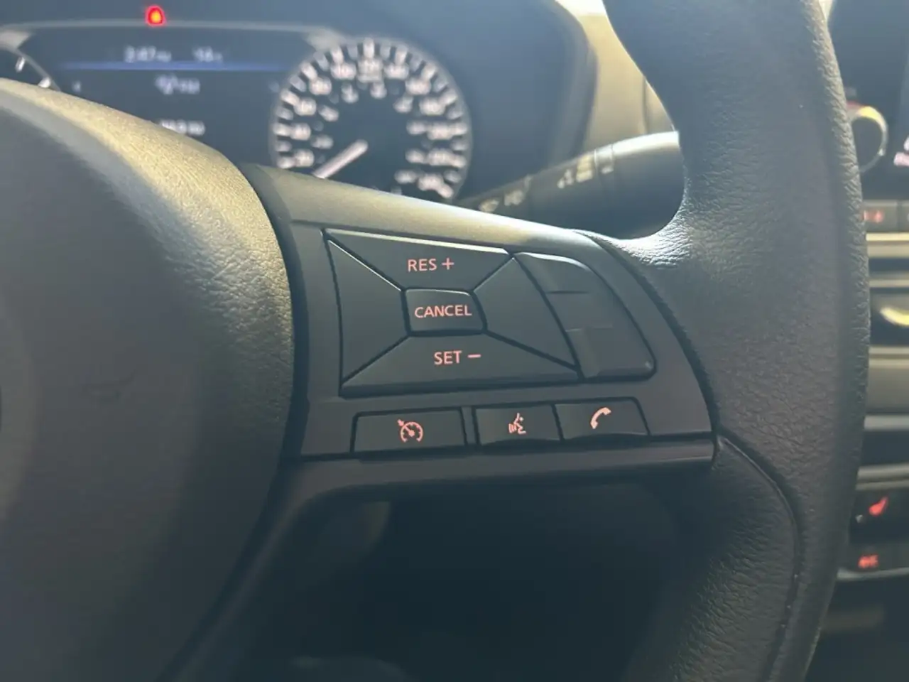 Nissan Altima снимка Nissan Altima