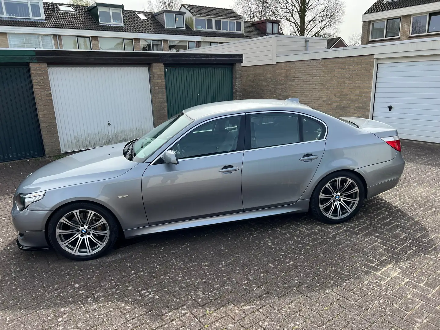 BMW 525 525i High Executive Zilver - 2