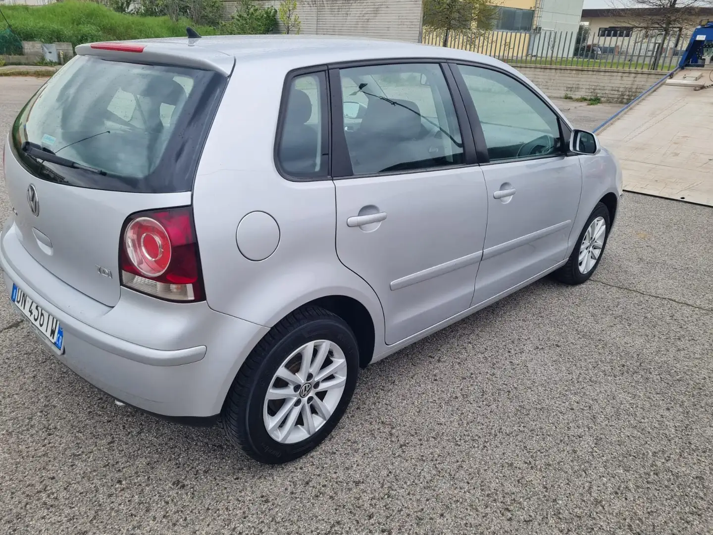 Volkswagen Polo Polo 5p 1.4 tdi Comfortline CL dpf Silber - 2