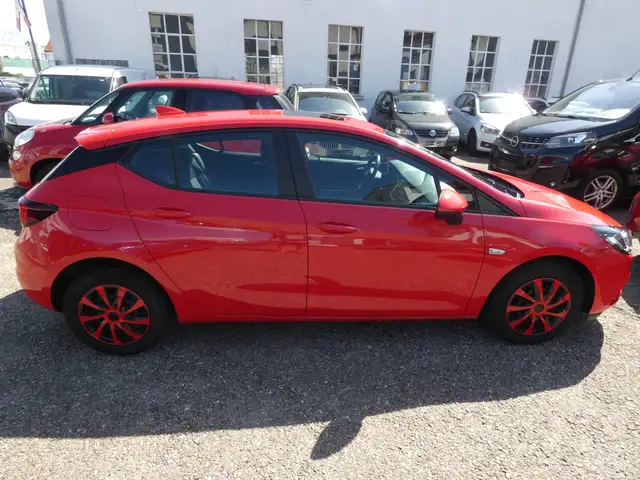 Opel Astra view 6