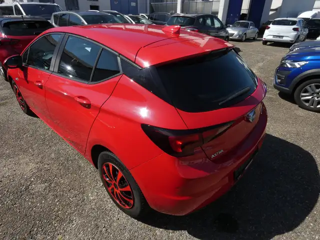 Opel Astra view 3