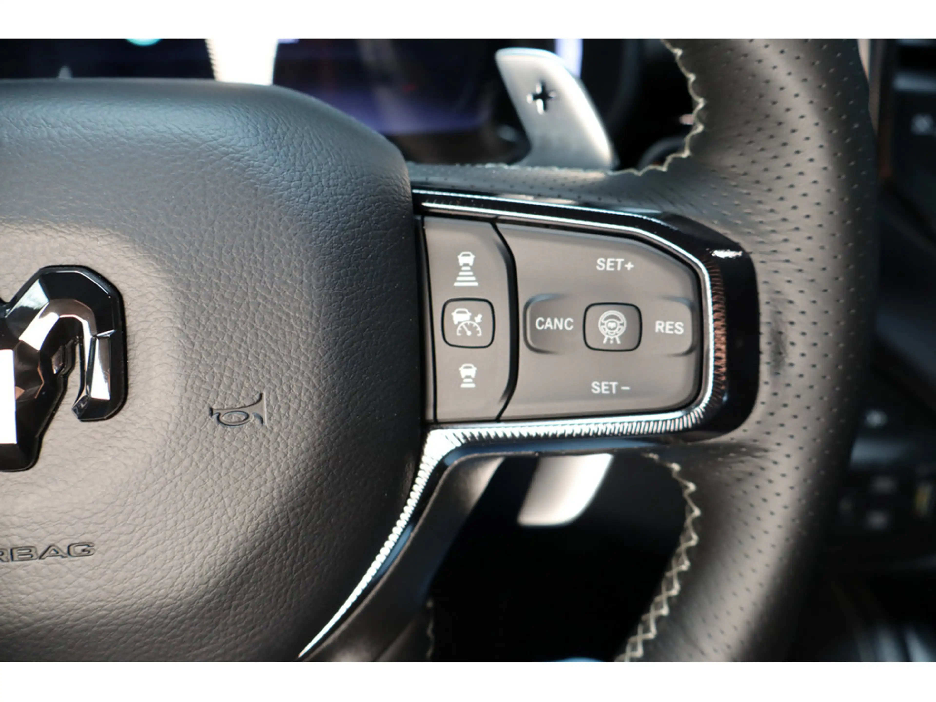 Dodge RAM RHO, 3,5T AHK TRX LOOK 540PS PDC LEDER — photo 15