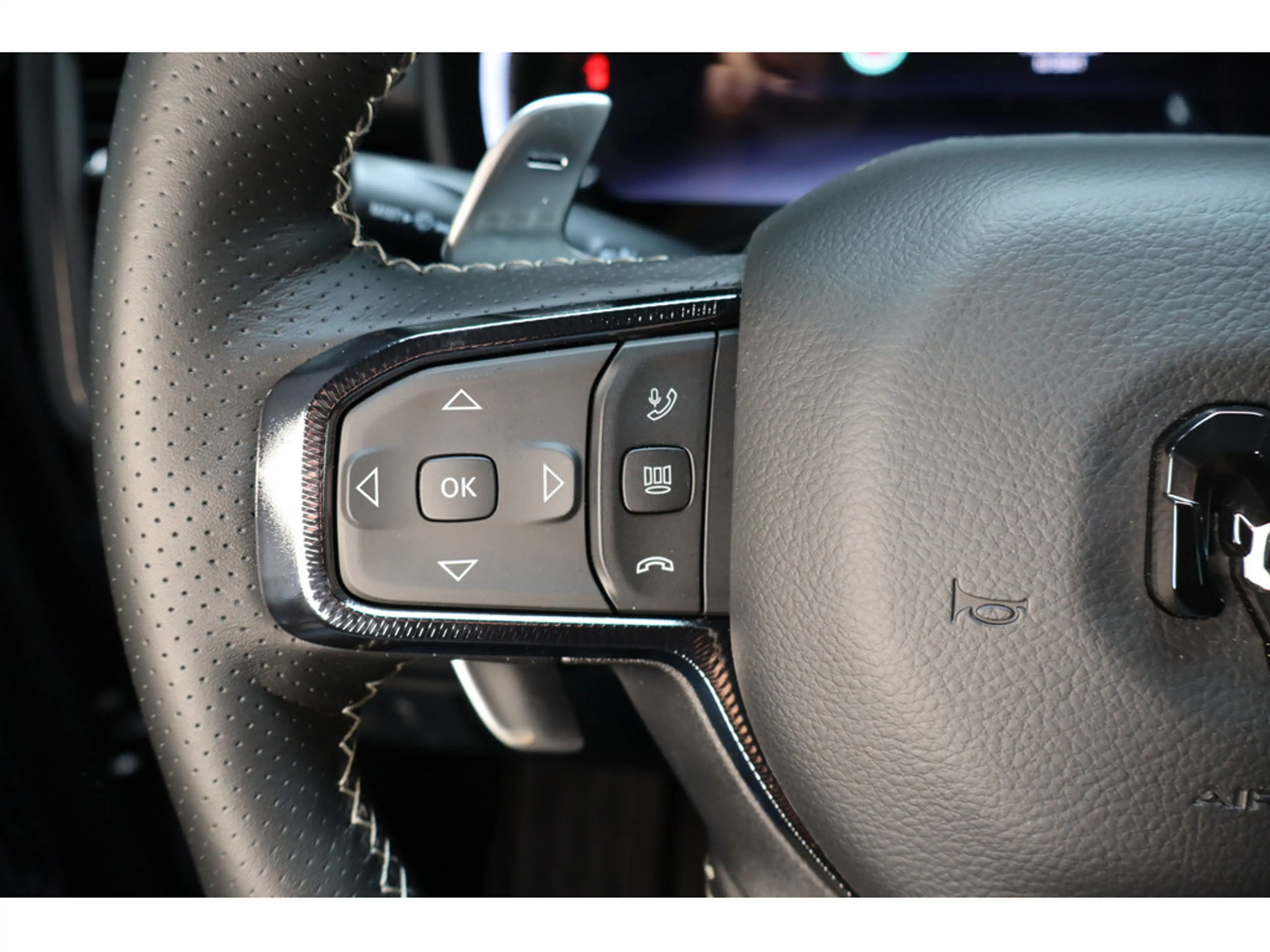 Dodge RAM RHO, 3,5T AHK TRX LOOK 540PS PDC LEDER — photo 14