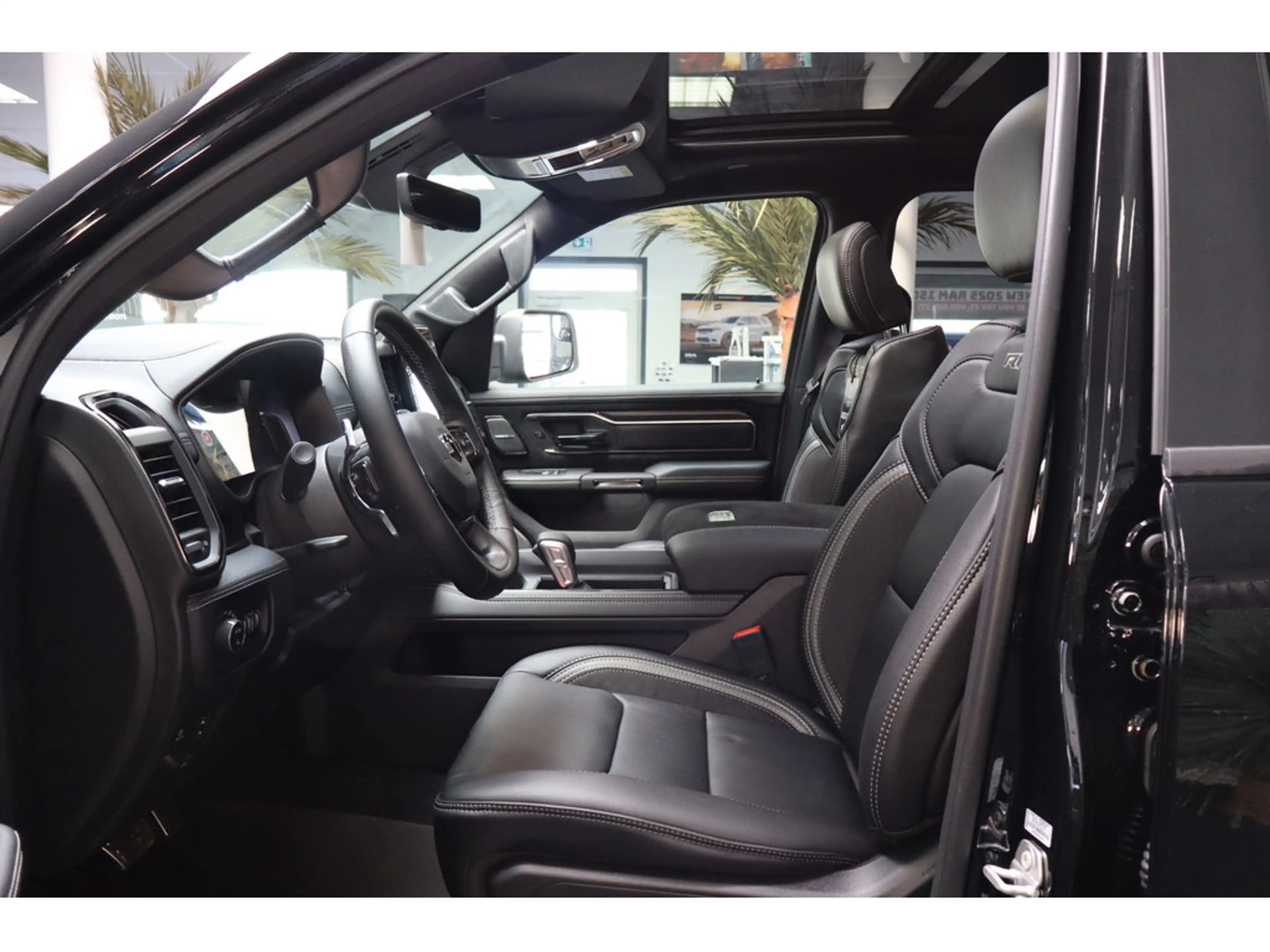 Dodge RAM RHO, 3,5T AHK TRX LOOK 540PS PDC LEDER — photo 11
