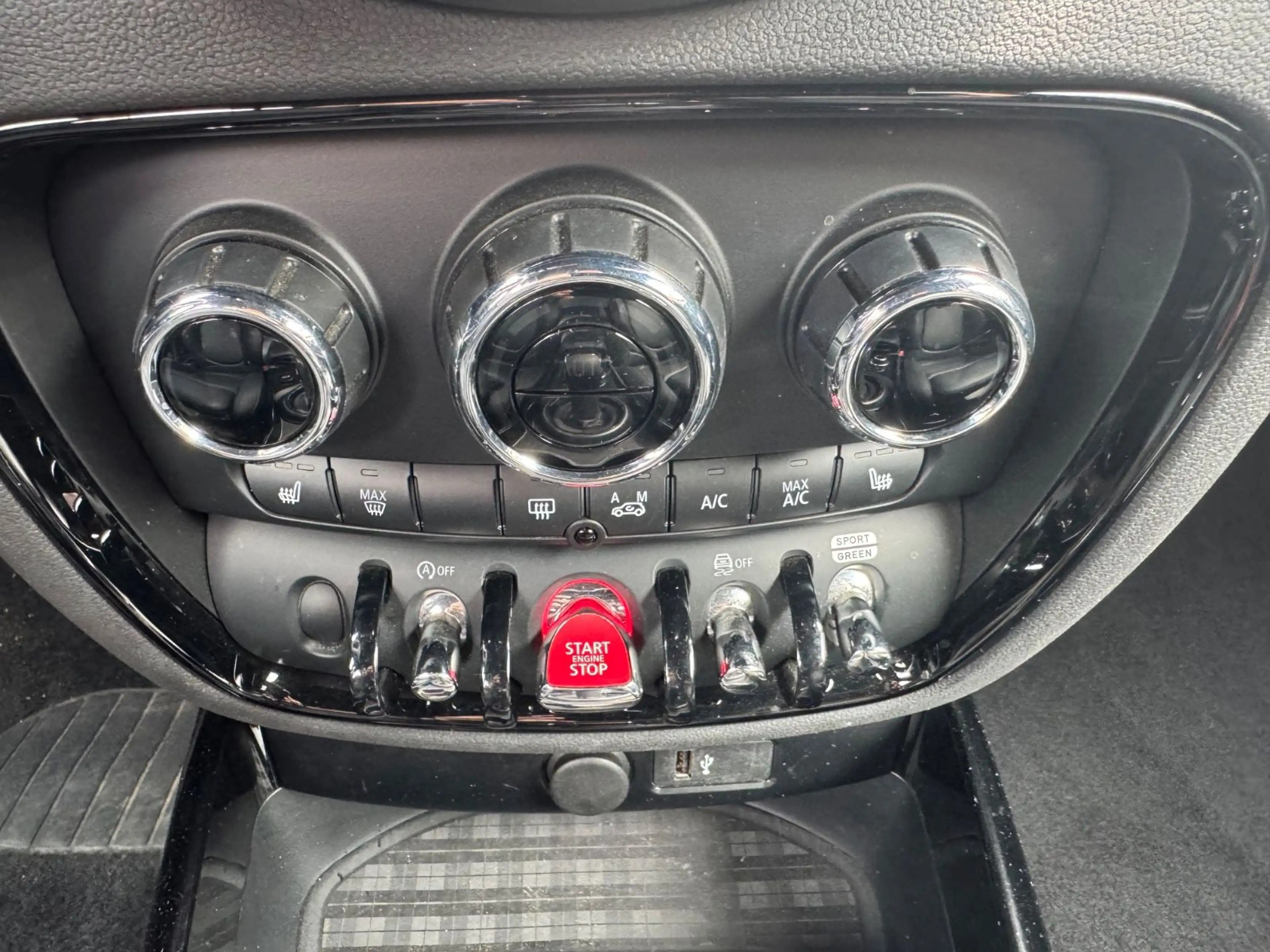 MINI Cooper D Clubman Cooper D Classic Trim — photo 12