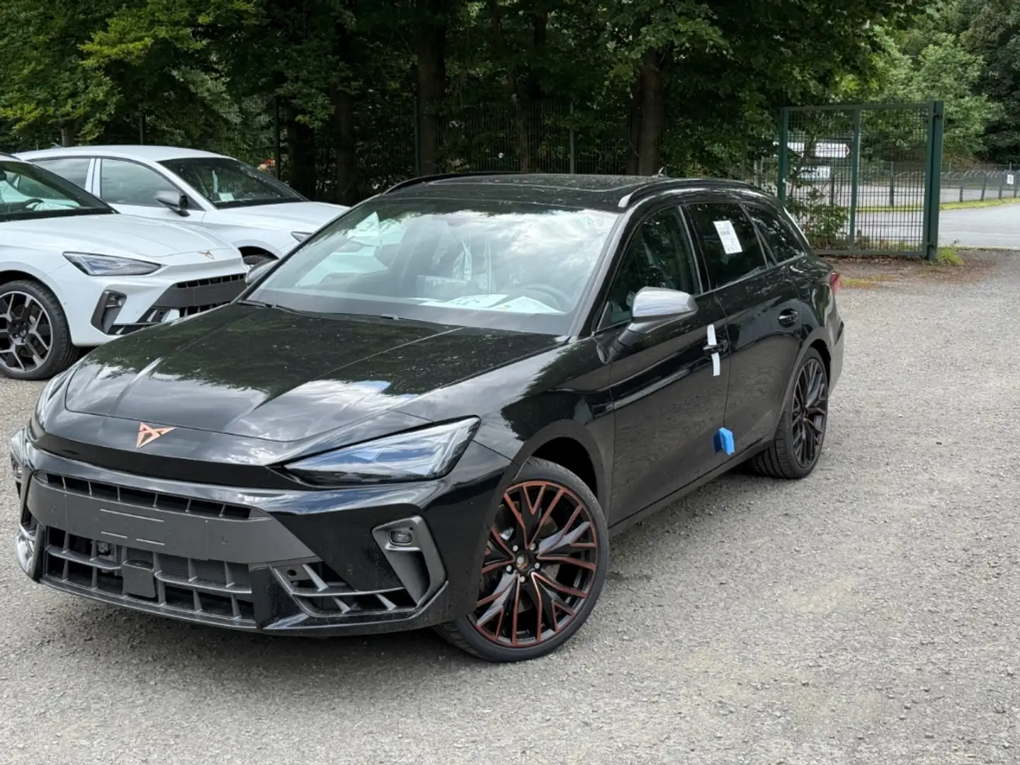 CUPRA Leon Cupra Sportstourer 2.0 TSI 245 kW 4Drive VZ Panoda Noir - 1