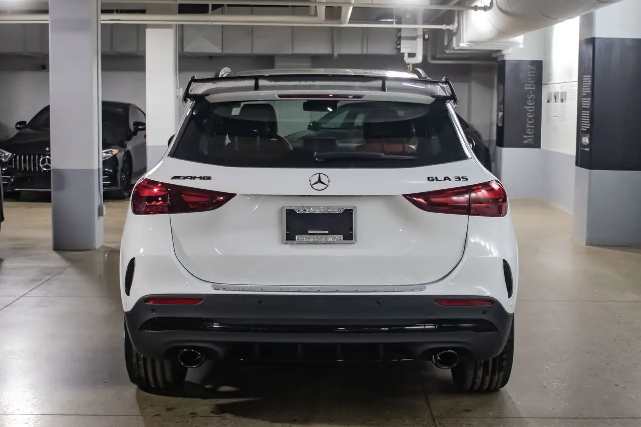 Mercedes-Benz GLA снимка Mercedes-Benz GLA