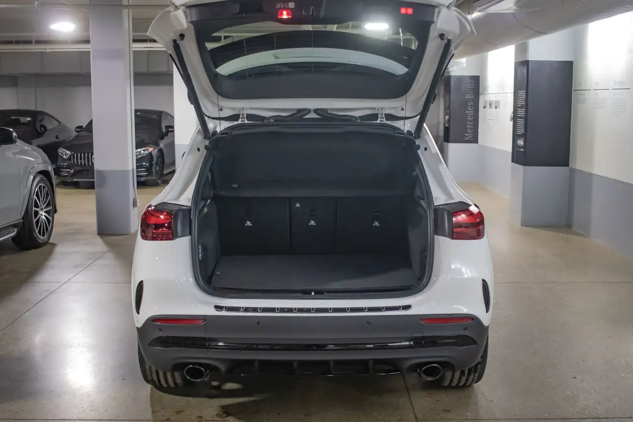 Mercedes-Benz GLA снимка Mercedes-Benz GLA