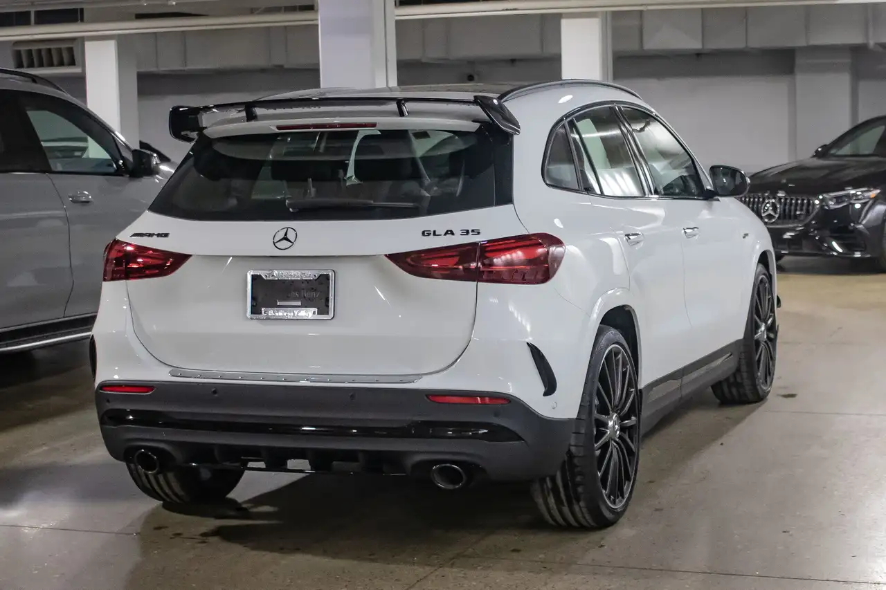 Mercedes-Benz GLA снимка Mercedes-Benz GLA