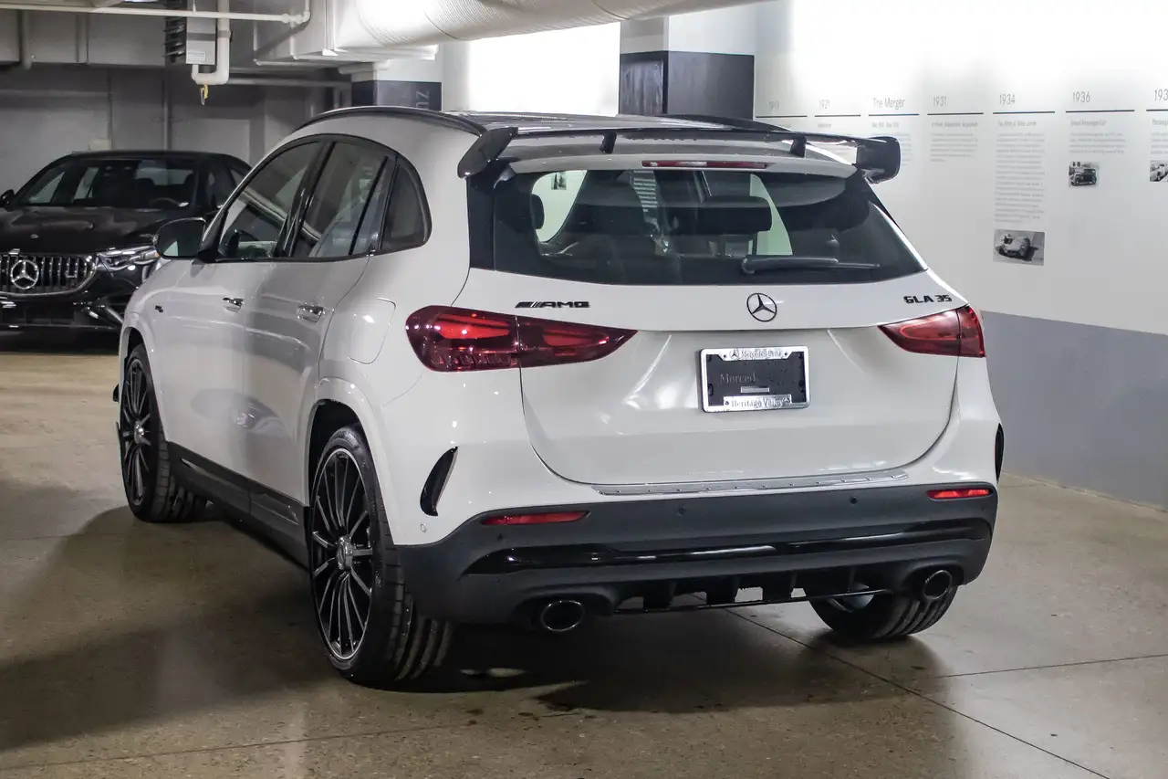Mercedes-Benz GLA снимка Mercedes-Benz GLA