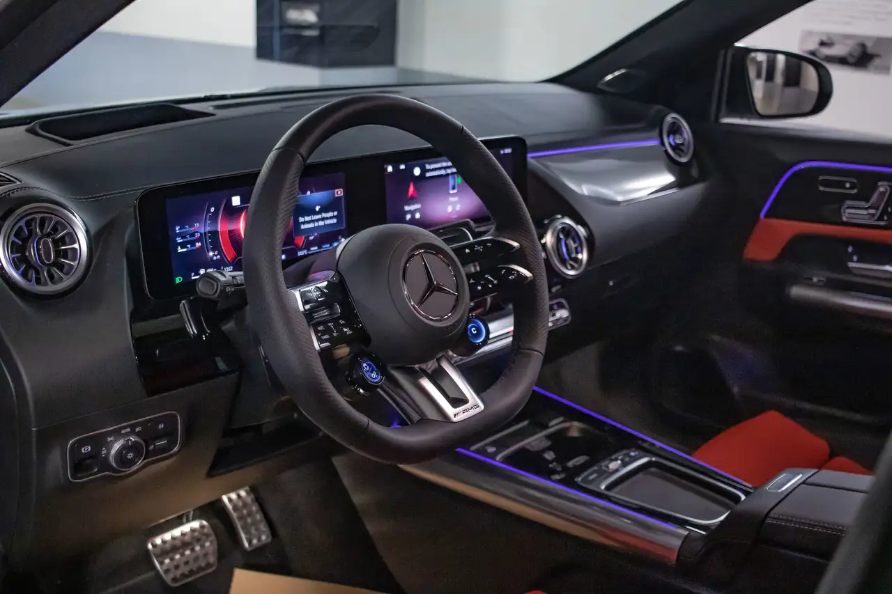Mercedes-Benz GLA снимка Mercedes-Benz GLA