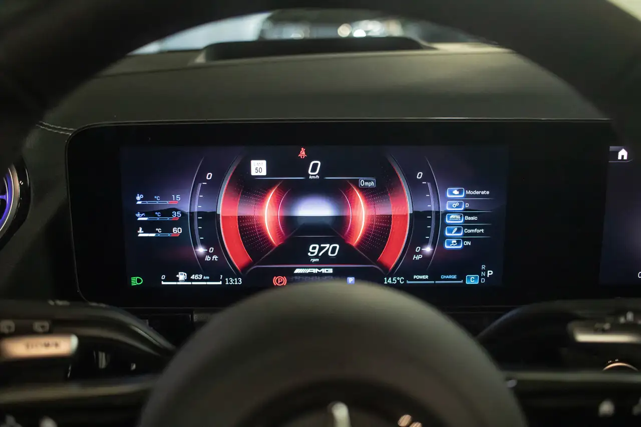 Mercedes-Benz GLA снимка Mercedes-Benz GLA