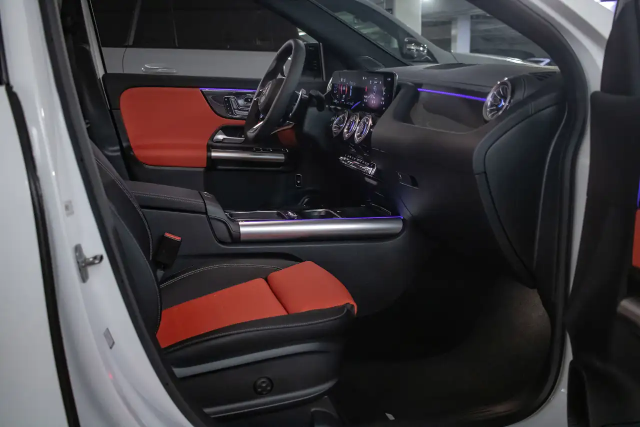 Mercedes-Benz GLA снимка Mercedes-Benz GLA