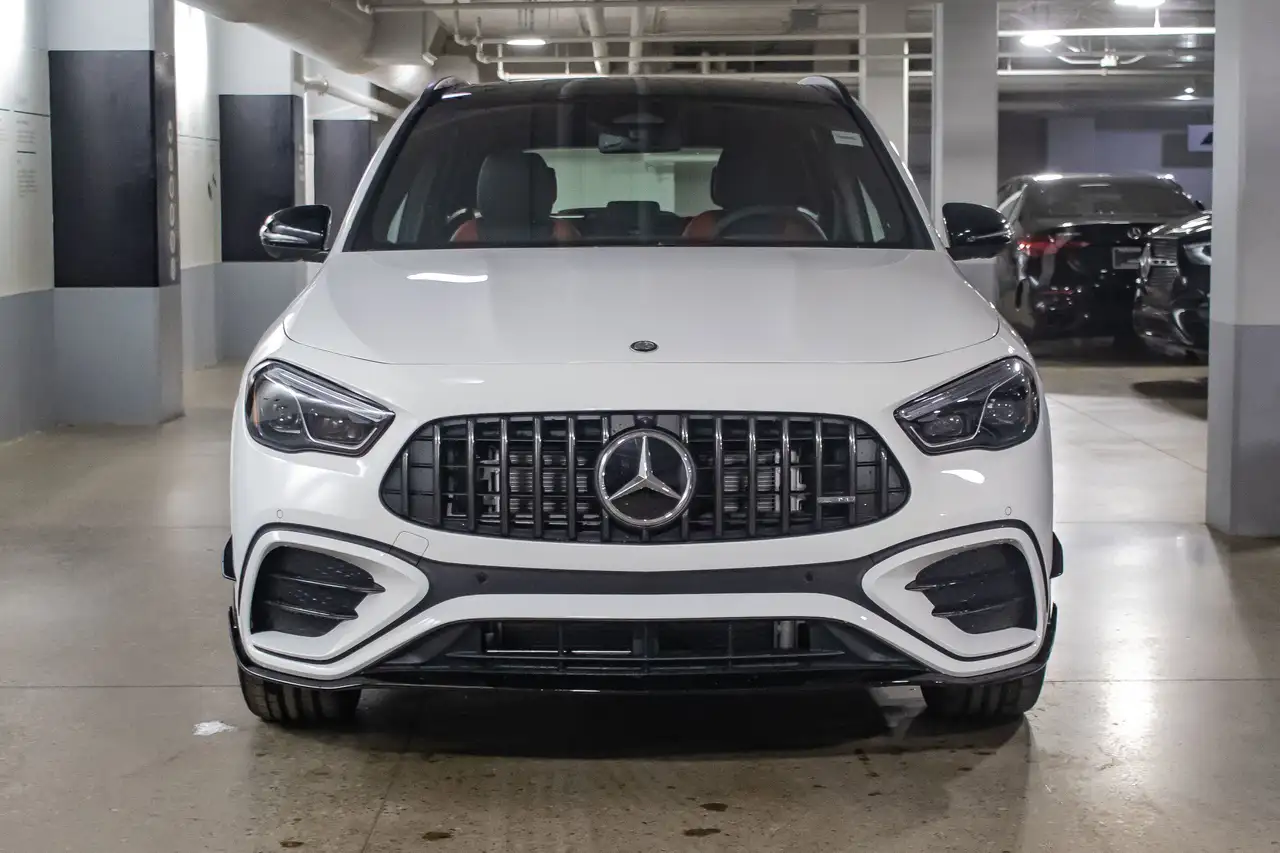 Mercedes-Benz GLA снимка Mercedes-Benz GLA