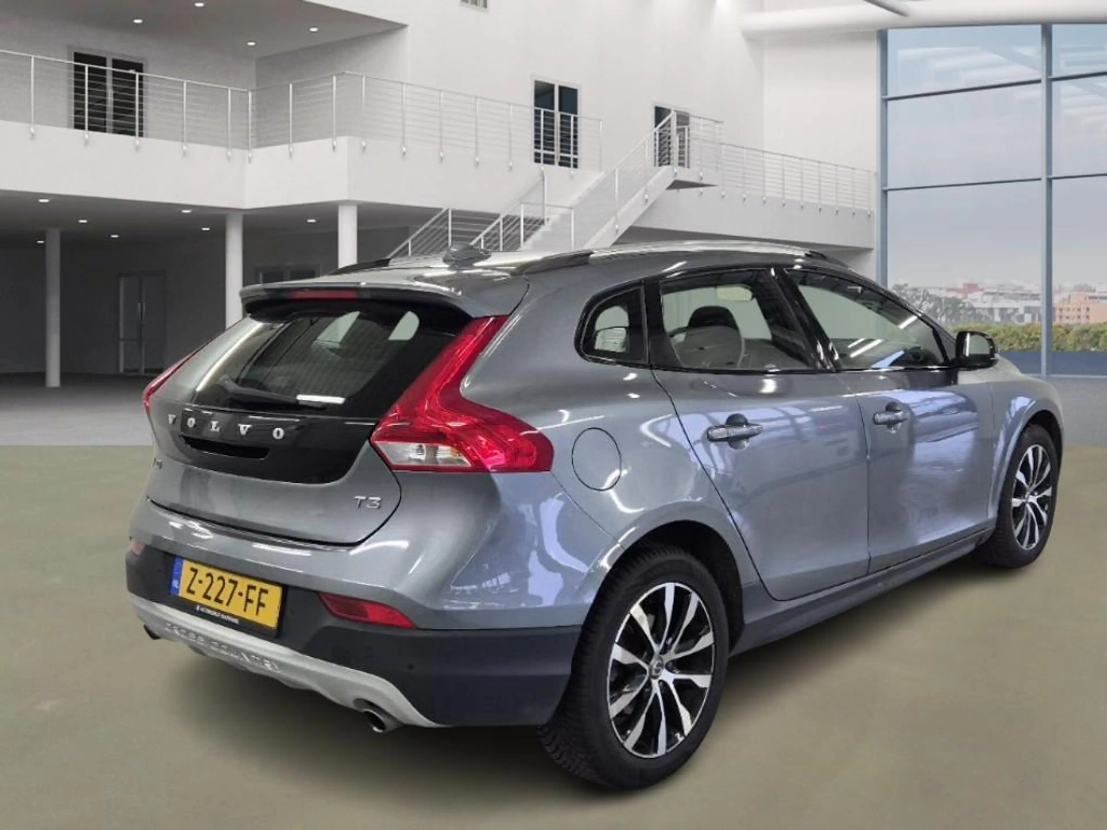 Volvo V40 Cross Country 1.5 T3 Polar+ Luxury — photo 3