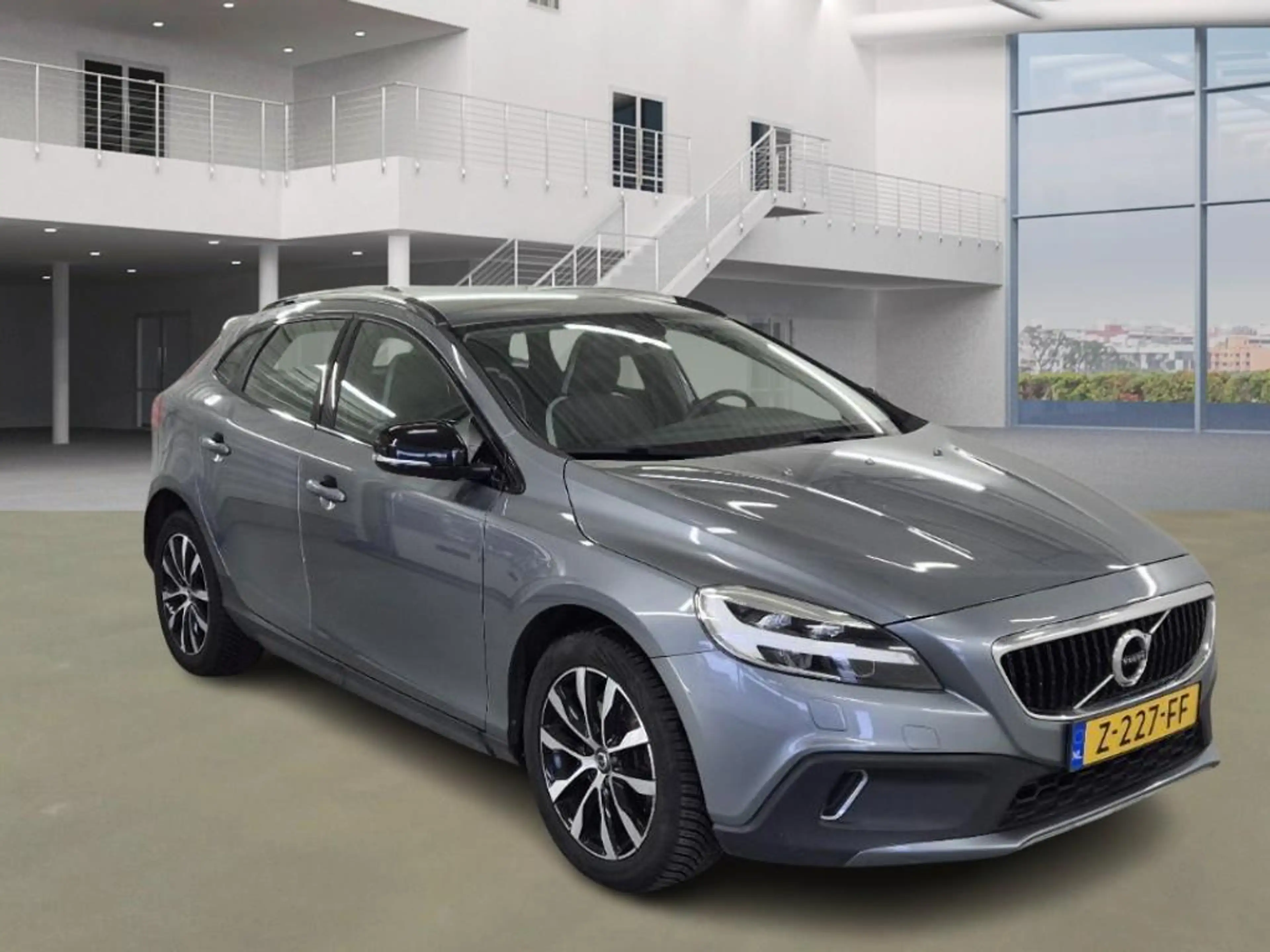 Volvo V40 Cross Country 1.5 T3 Polar+ Luxury — photo 2