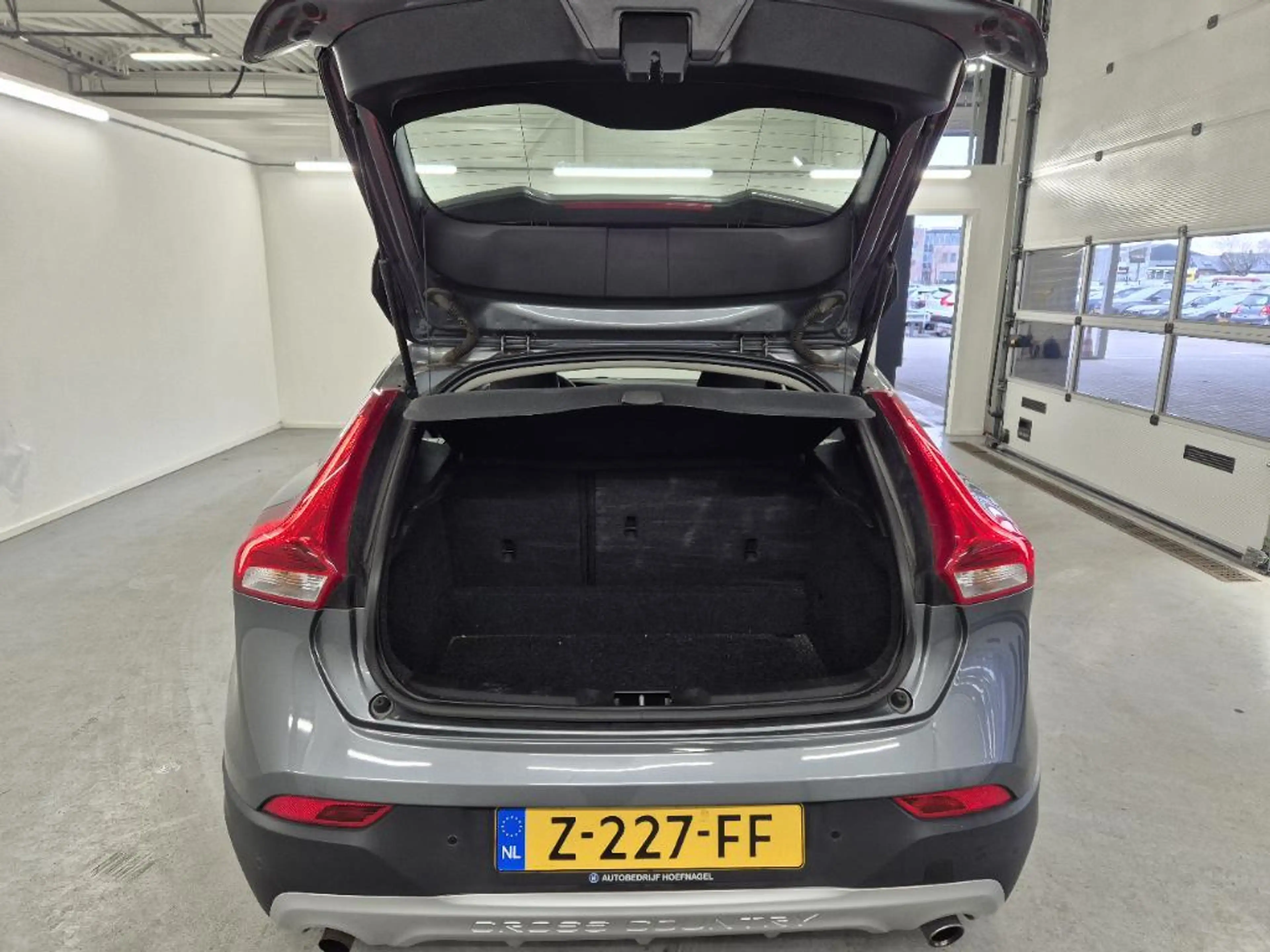 Volvo V40 Cross Country 1.5 T3 Polar+ Luxury — photo 12