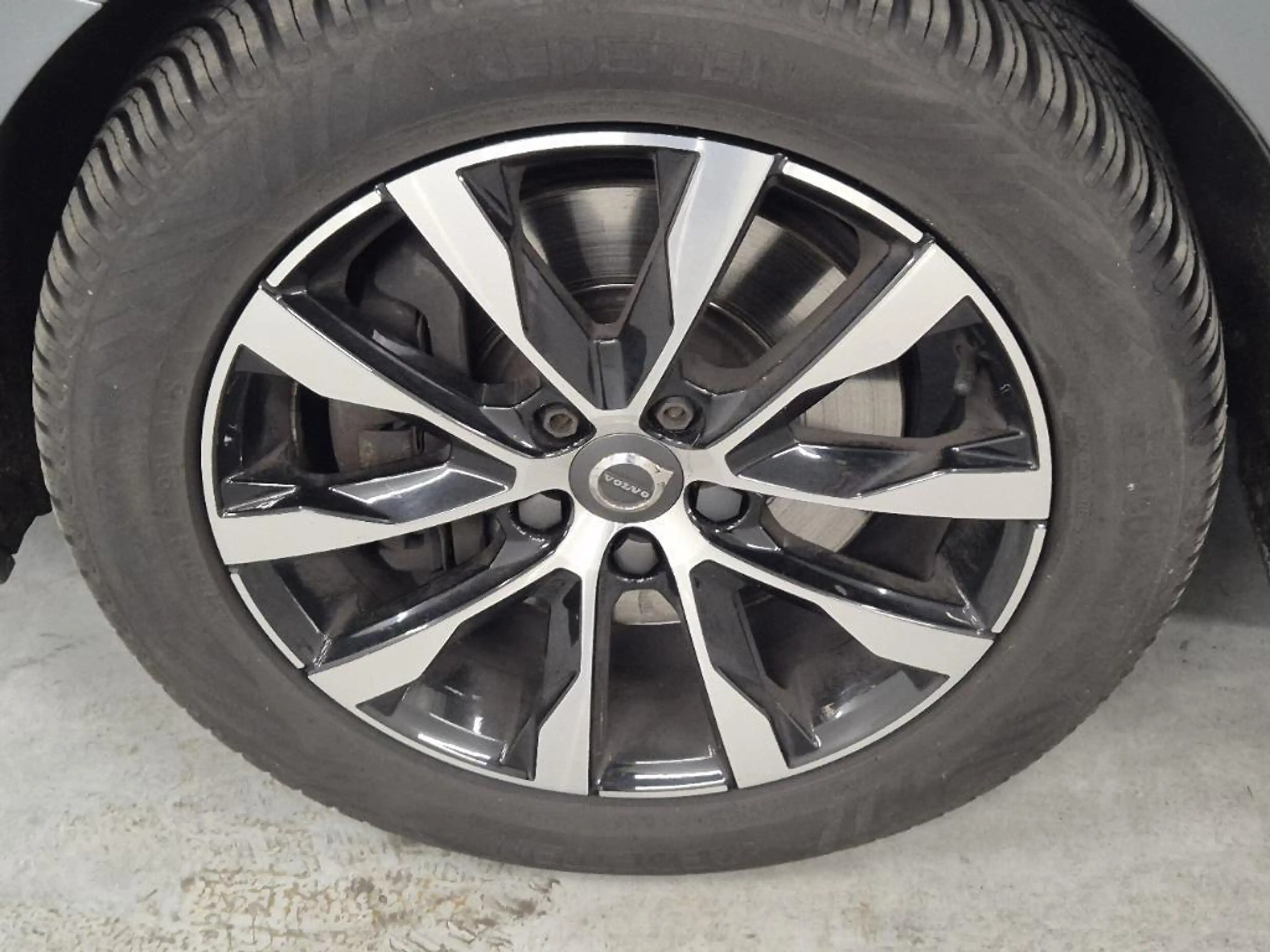 Volvo V40 Cross Country 1.5 T3 Polar+ Luxury — photo 9