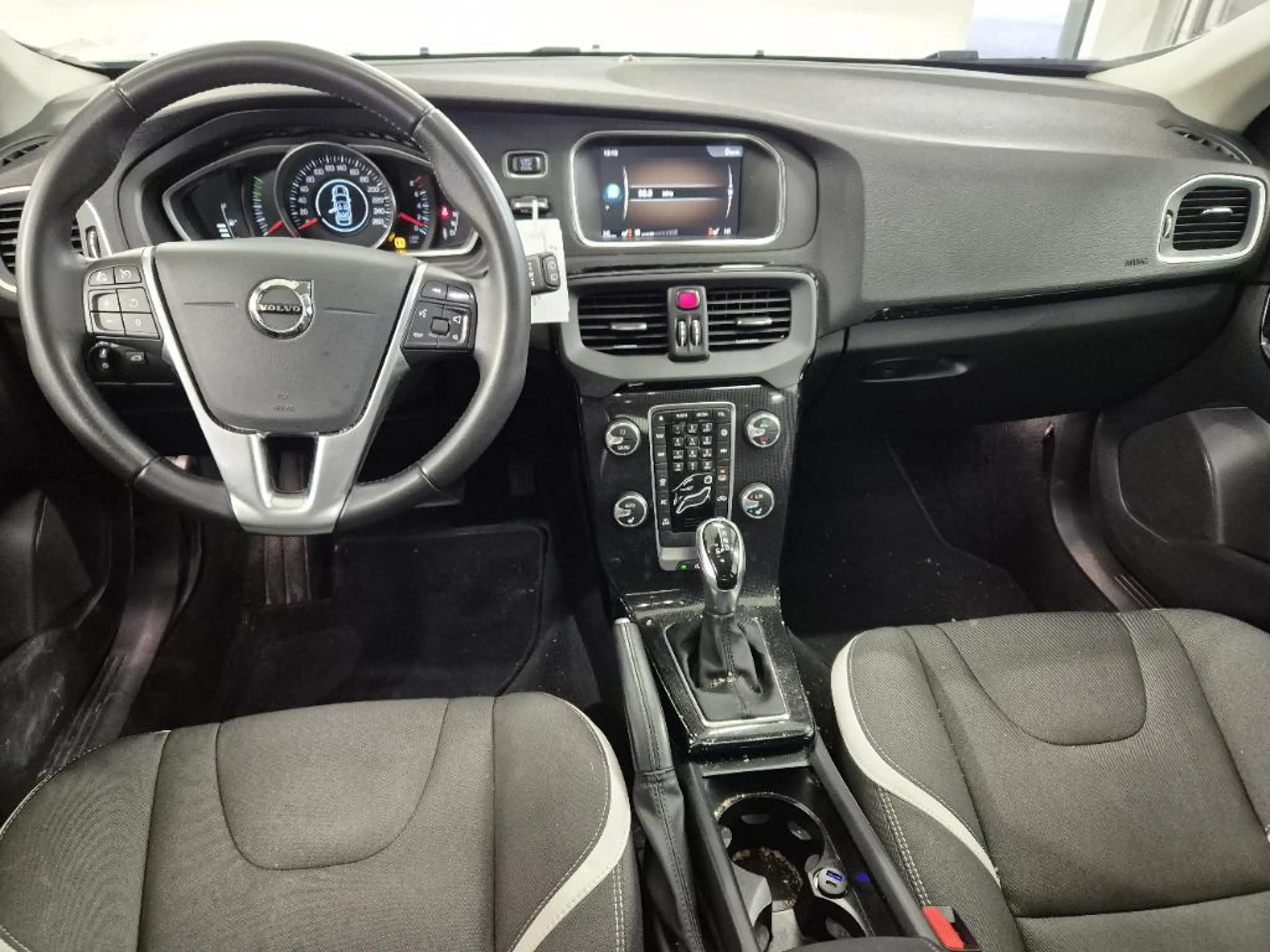Volvo V40 Cross Country 1.5 T3 Polar+ Luxury — photo 6