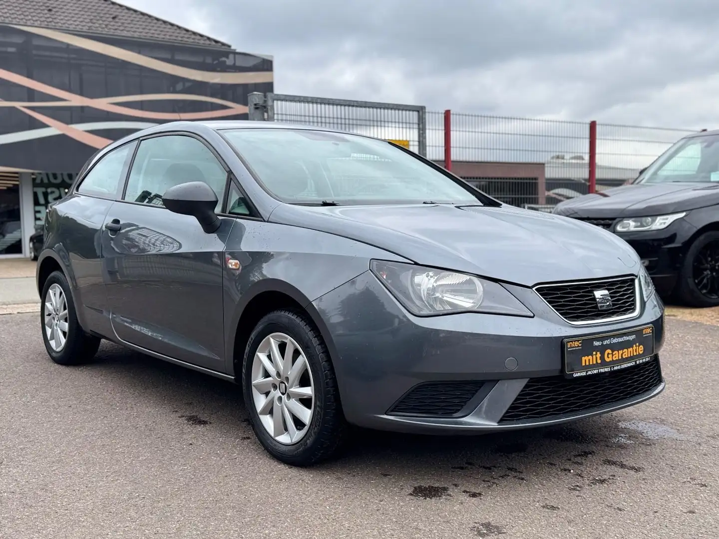 SEAT Ibiza SC Reference Salsa Grau - 2