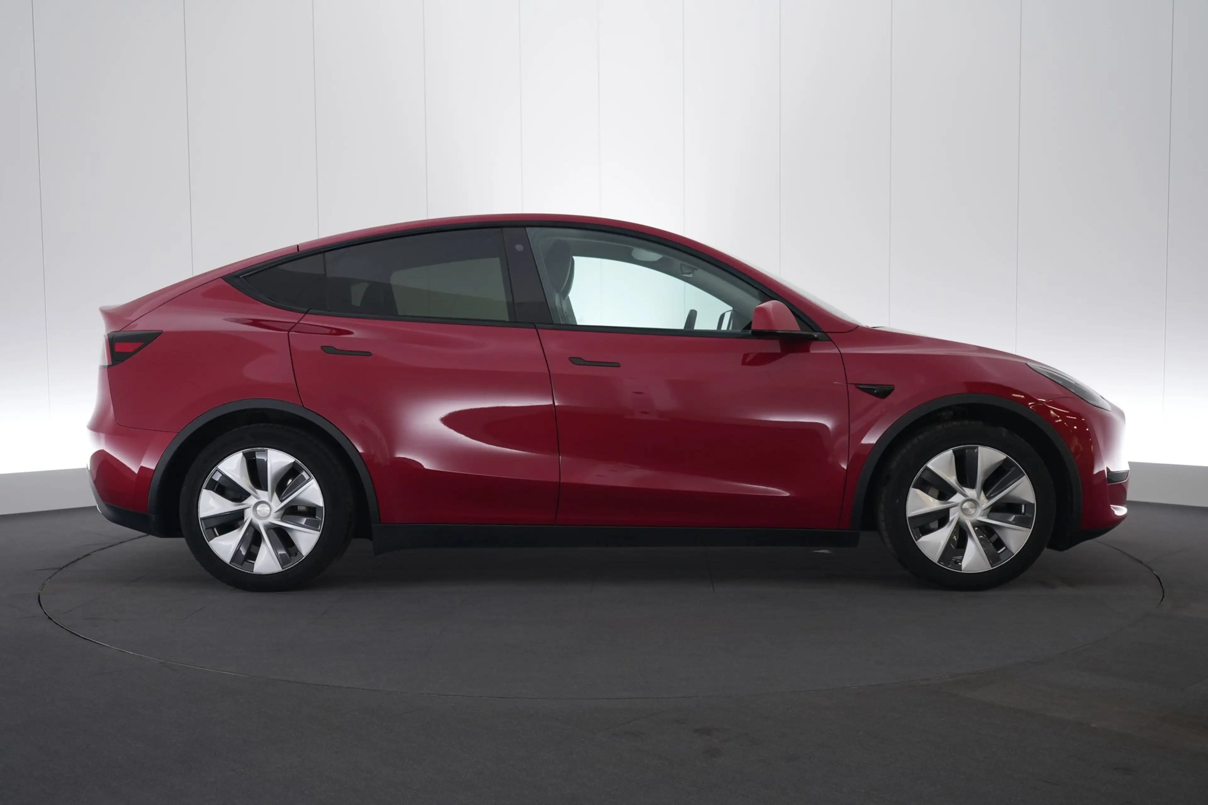 Tesla Model Y RWD LEDER/CUIR LED GPS PDC CAM Pano Keyless Verw. — photo 5