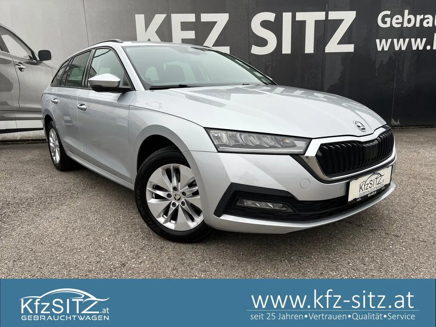 Skoda Octavia Combi 2,0 TDI Ambition DSG | AHK/ACC Silber - 1