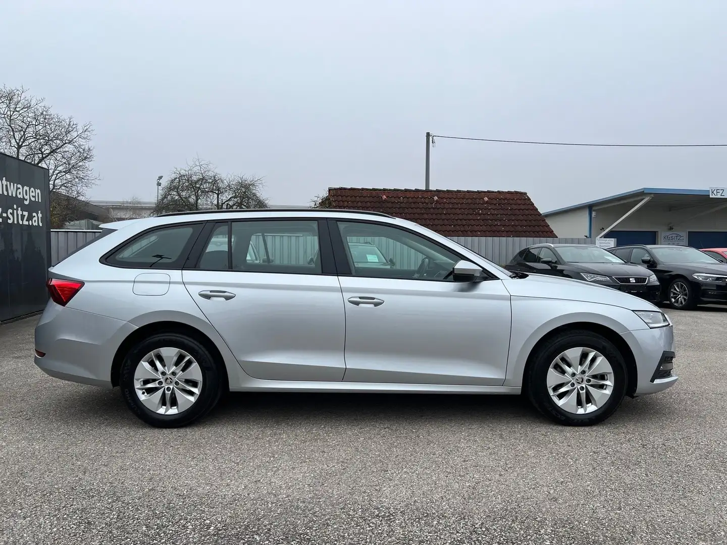 Skoda Octavia Combi 2,0 TDI Ambition DSG | AHK/ACC Silber - 2