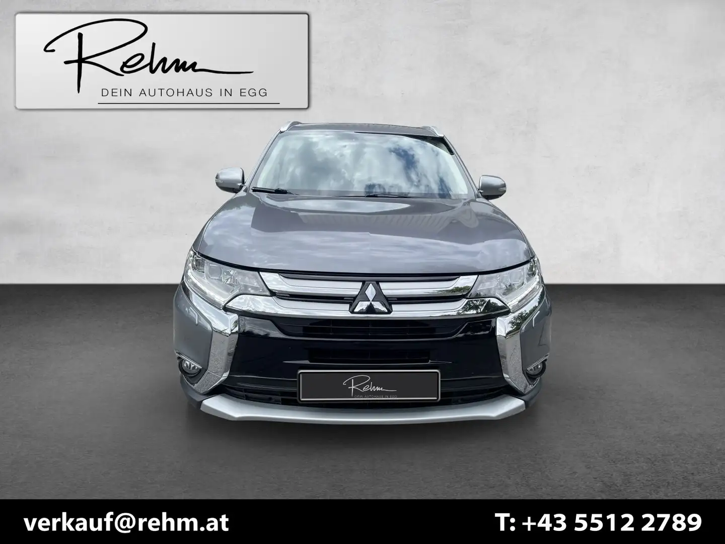 Mitsubishi Outlander Outlander 2,2 DI-D Intense+ Con. Aut. 4WD 7-Sitzer Grau - 2