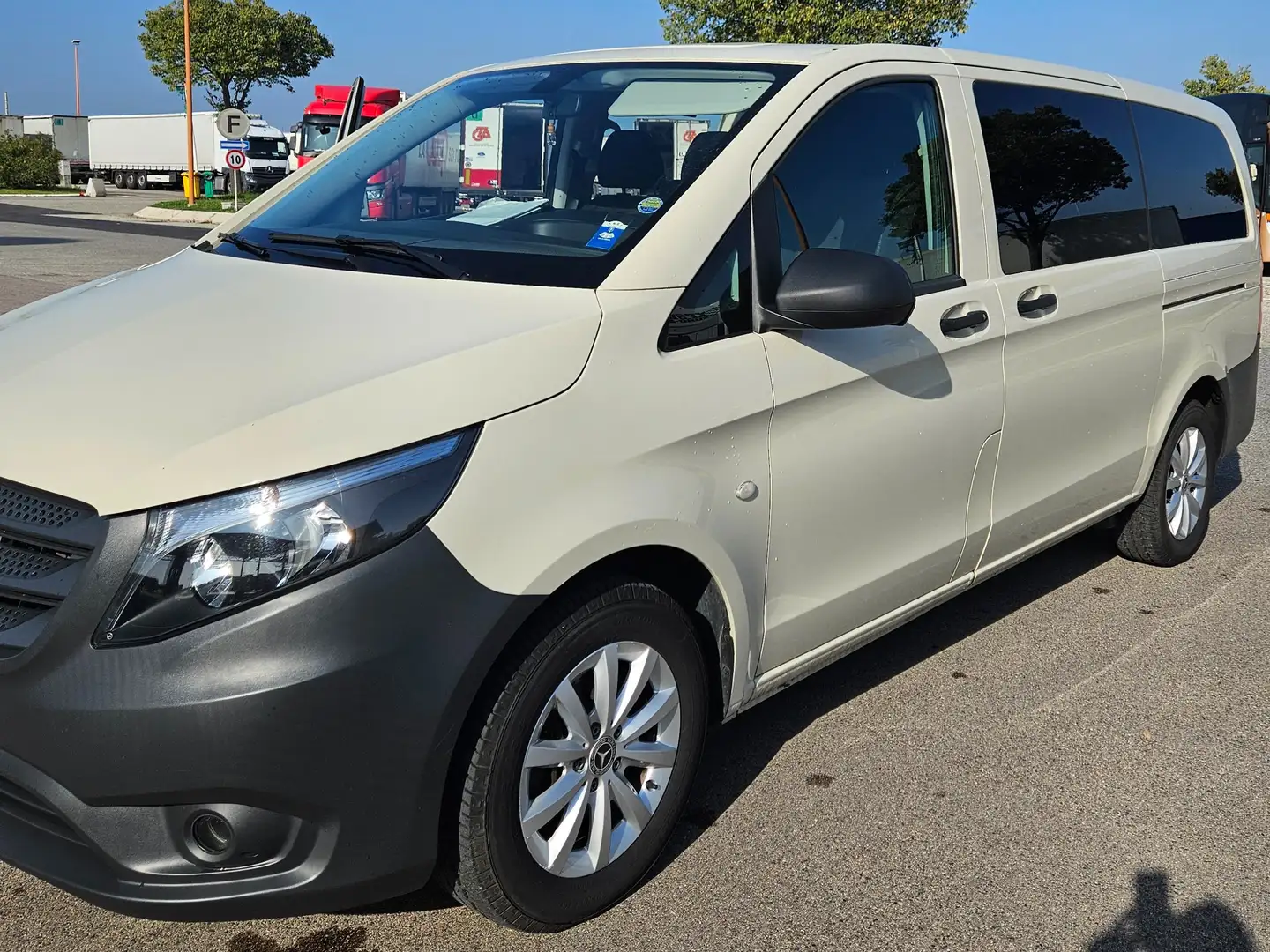 Mercedes-Benz Vito 111 mixto Beige - 2