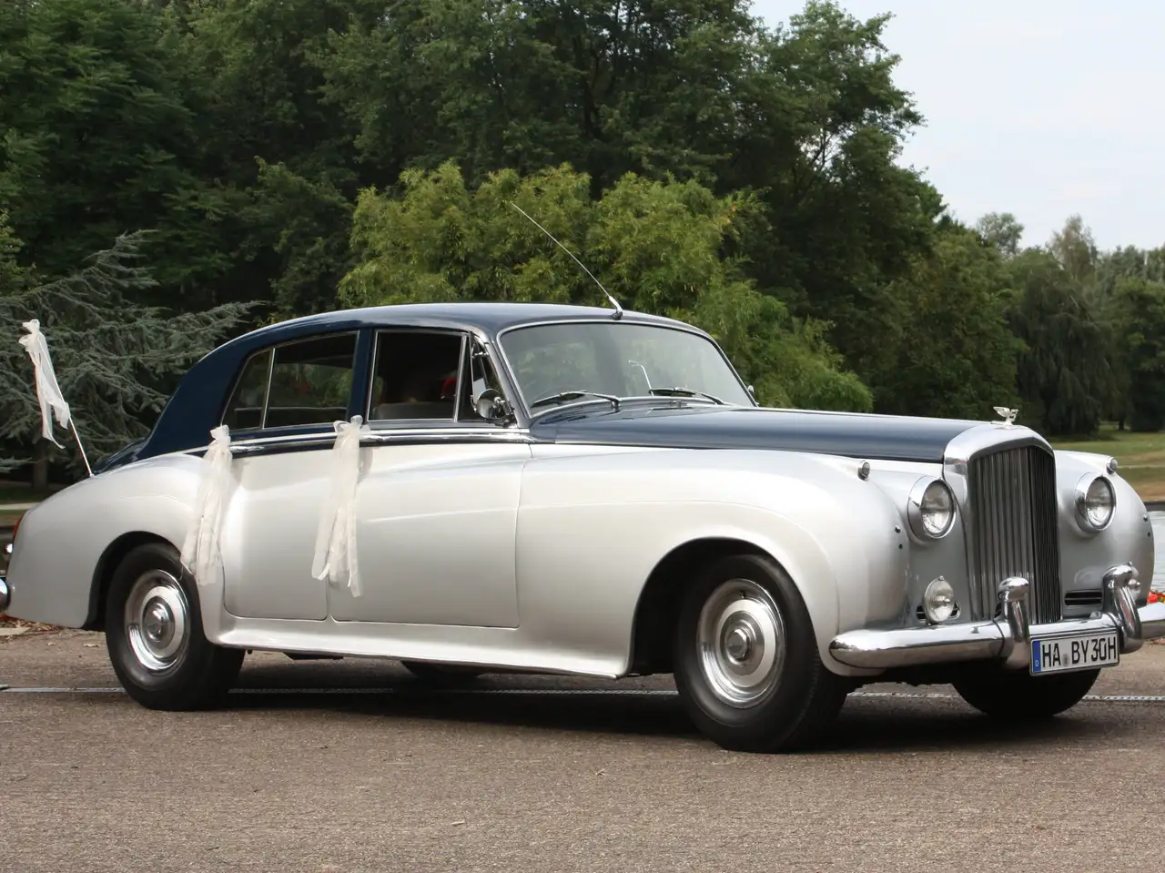 Bentley S2