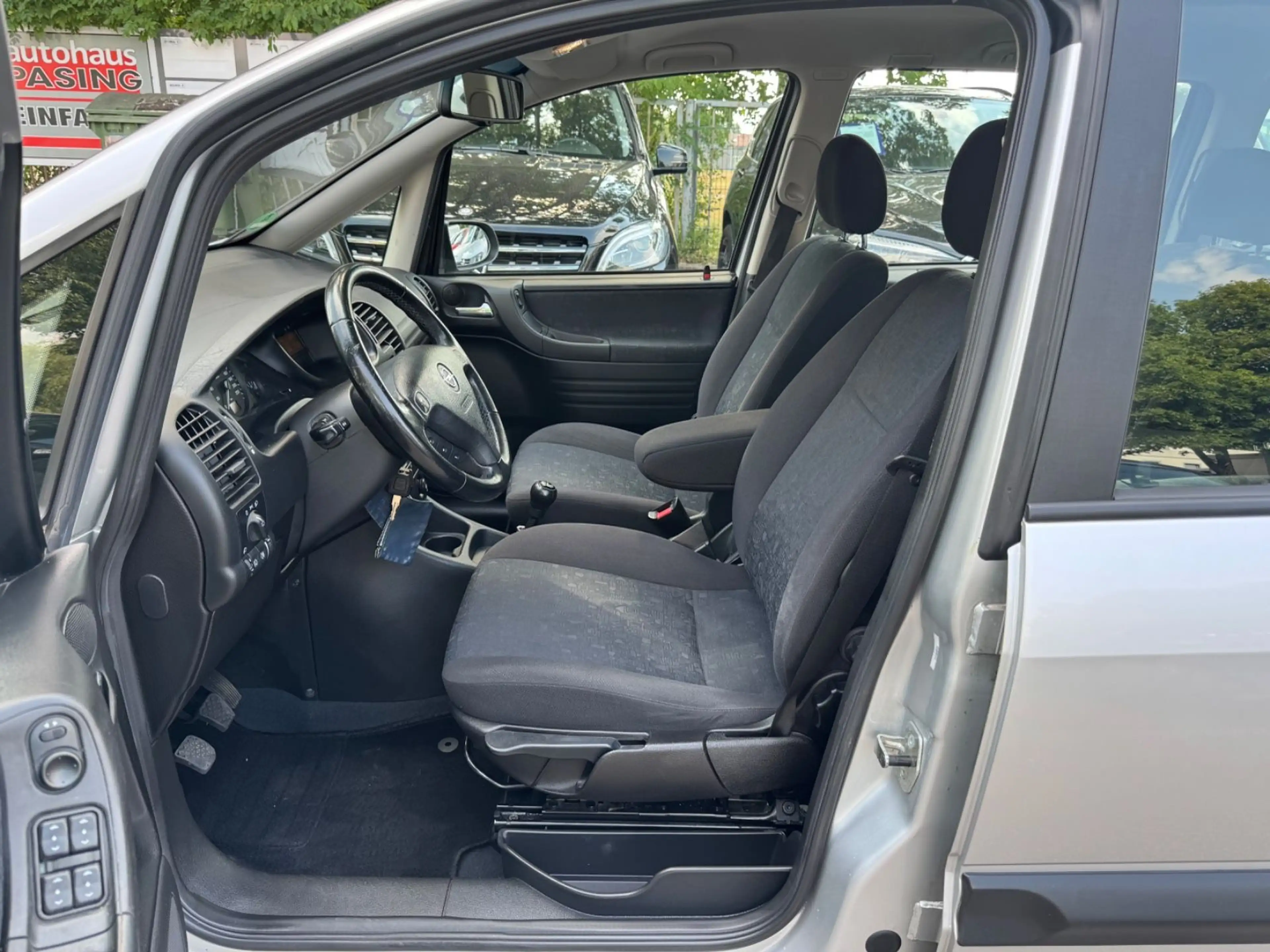 Opel Zafira Elegance 1.8 / 7 Sitze Klima AHK 1 Hand — photo 11