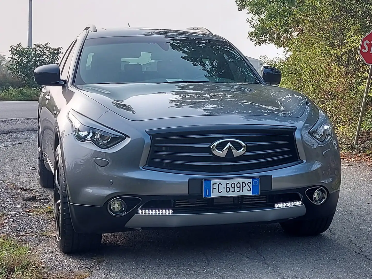 Infiniti QX70 S DESIGN Šedá - 1