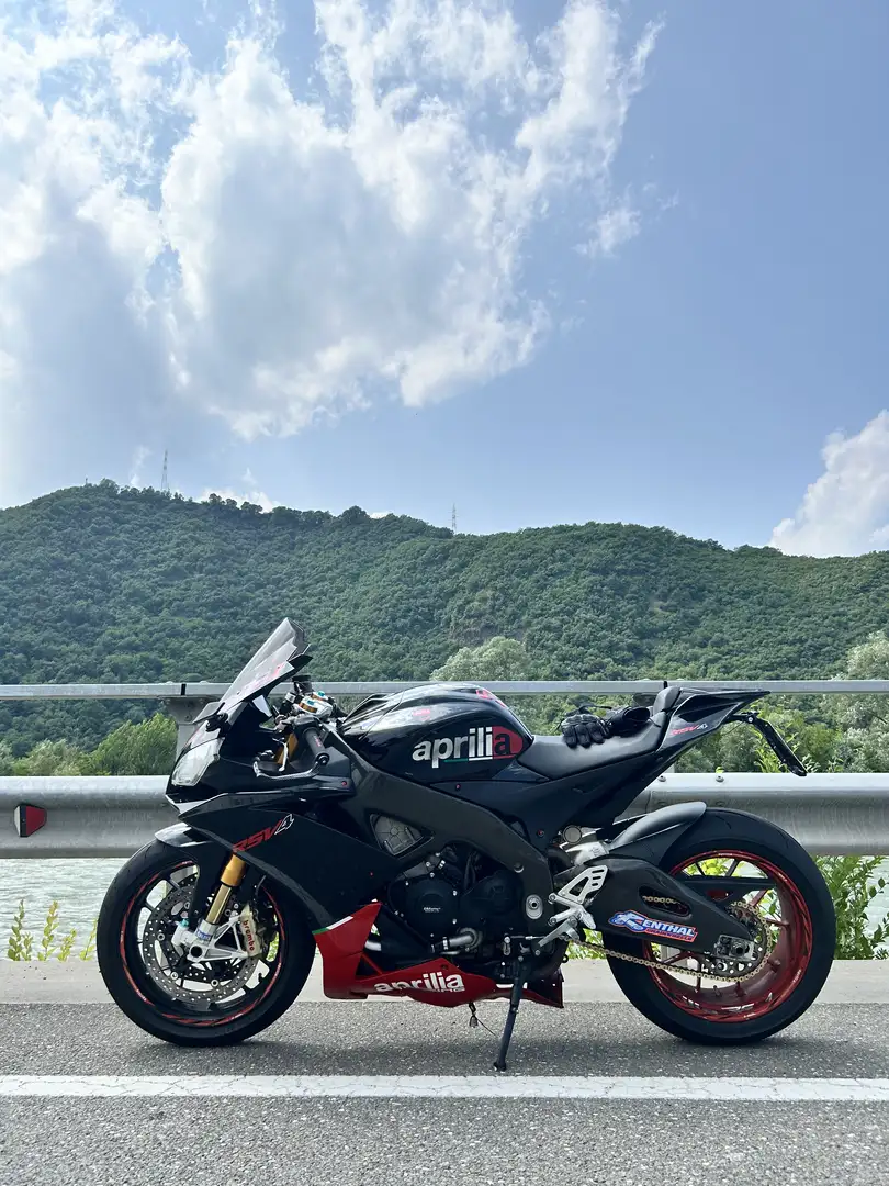 Aprilia RSV4 Factory APRC - 1