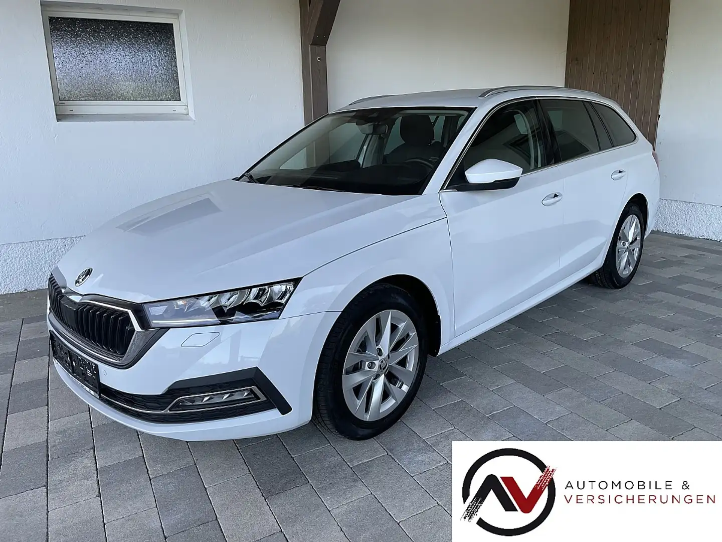 Skoda Octavia Combi 2,0 TDI Style DSG-LED-NAVI-AHV-ACC-LANEAS... Weiß - 1