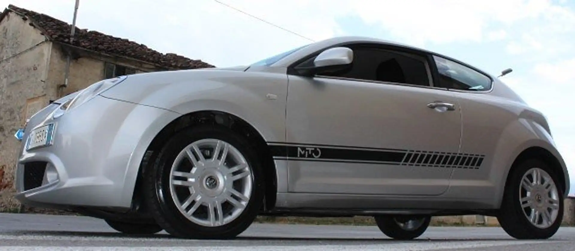 Alfa Romeo MiTo 1.6 jtdm Distinctive sport pack 120cv Gri - 1