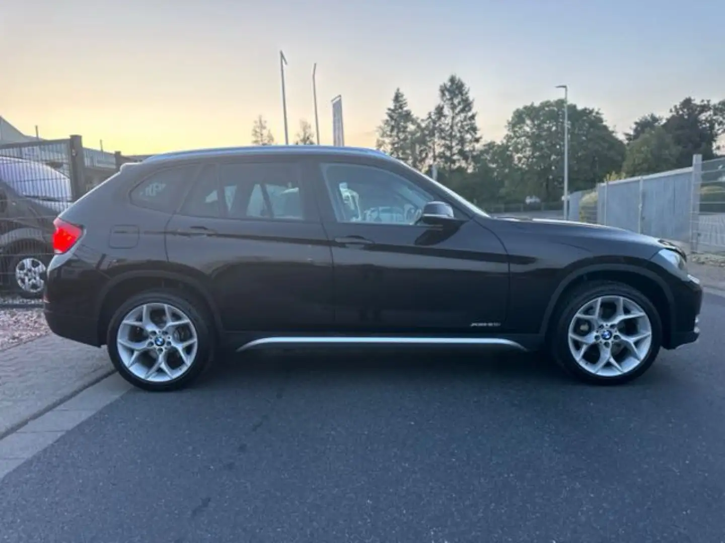 BMW X1 xDrive20i Braun - 2