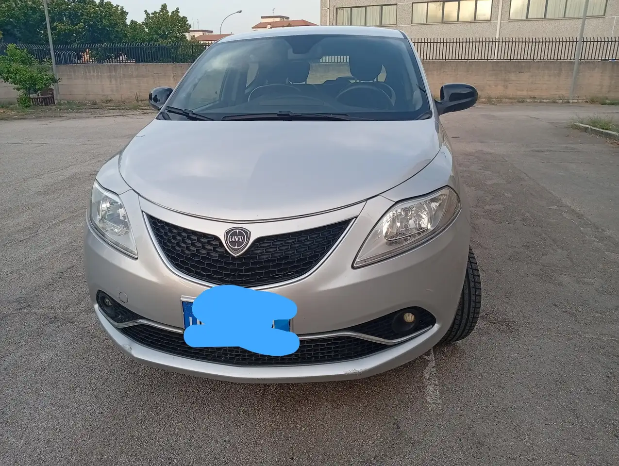 Lancia Ypsilon 0.9 t.air Gold ecochic metano 80cv — photo 1 of 8