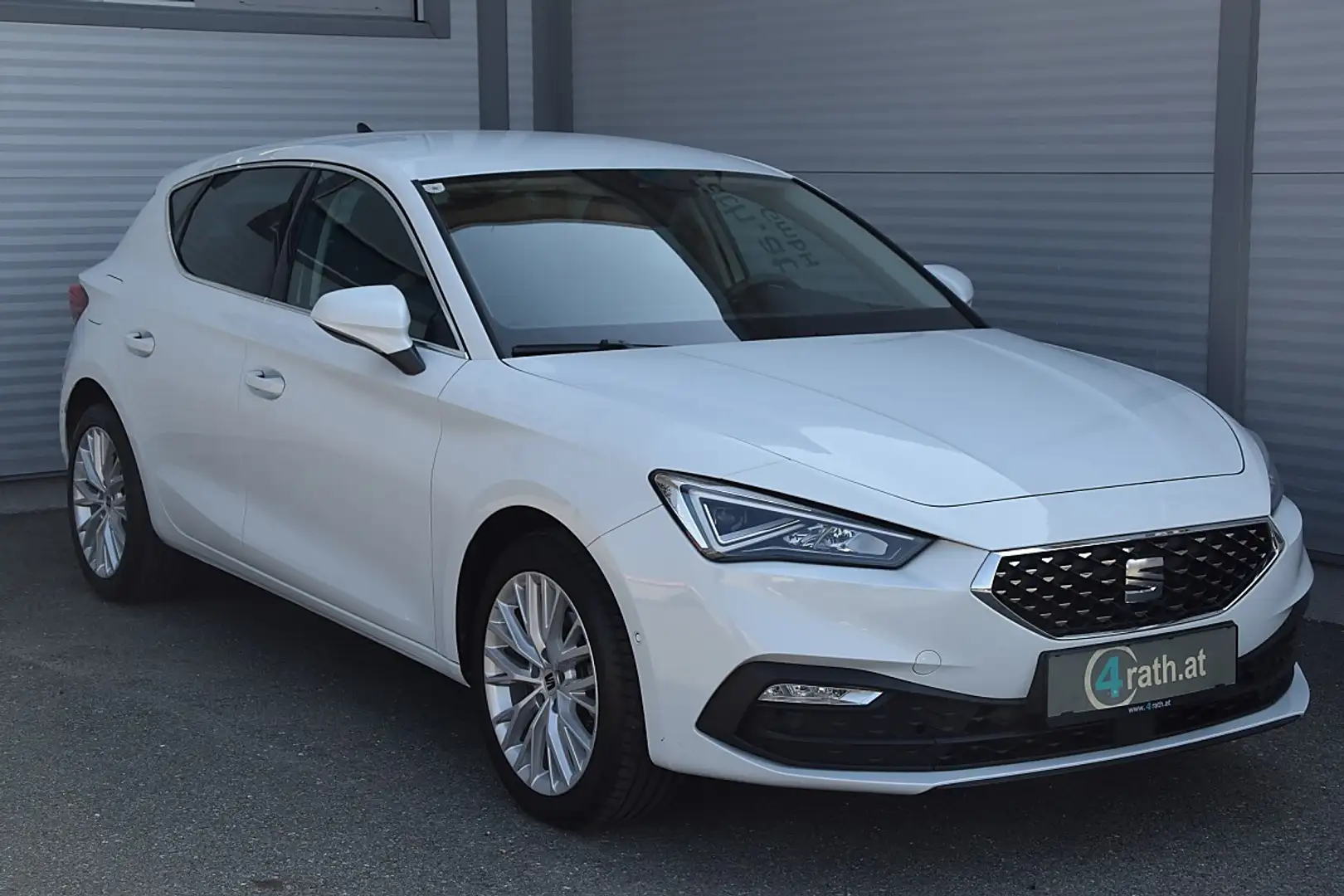 SEAT Leon 1,0 eTSI Xcellence DSG LED/ACC/RFK Weiß - 2