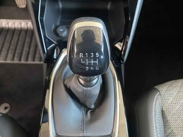 Peugeot 2008 view 12