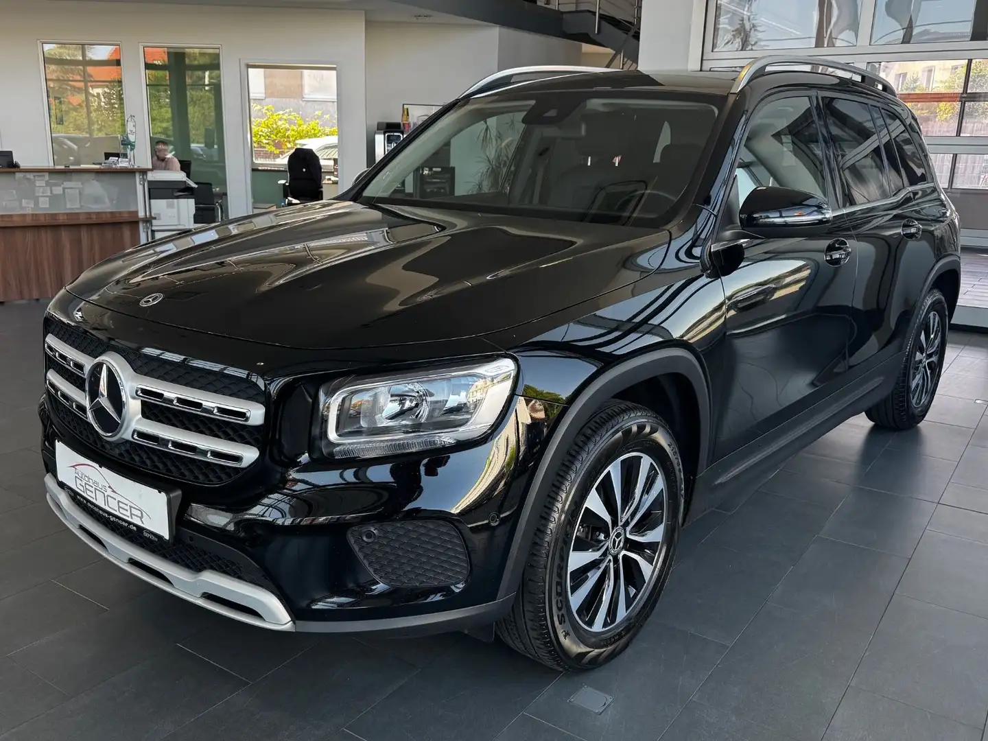 Mercedes-Benz GLB 180 "VirtualC./Pano/Navi/Kamera/SHZ" Zwart - 1
