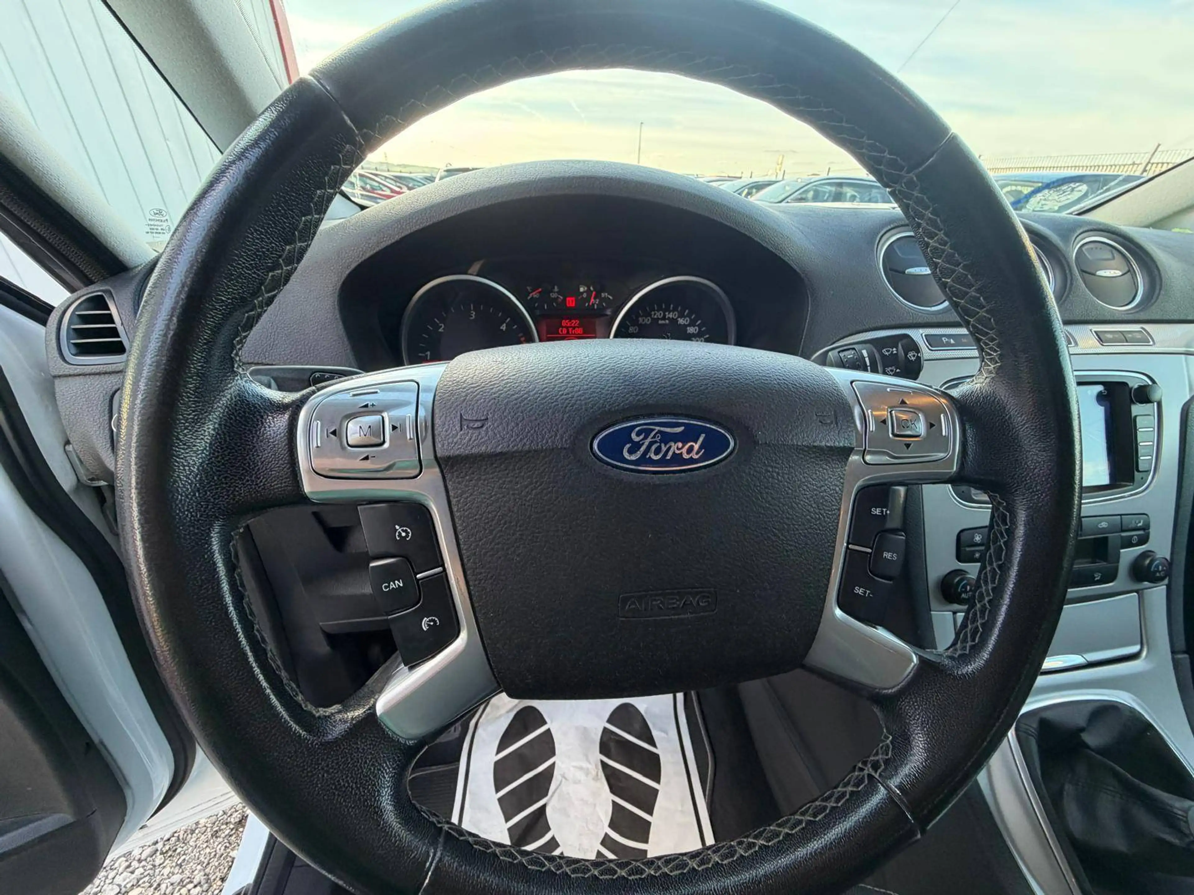 Ford Galaxy Business — photo 14
