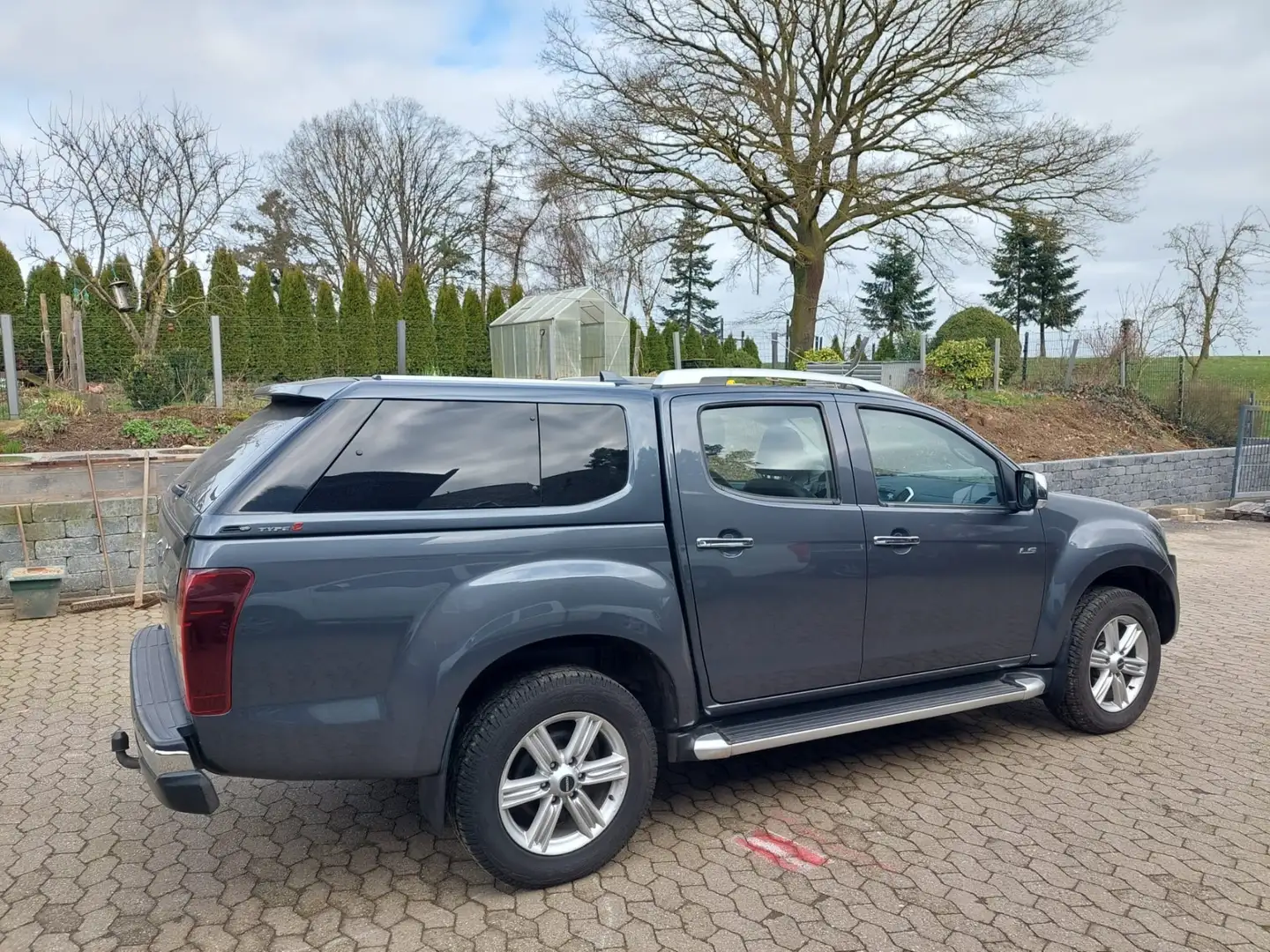 Isuzu D-Max Grey - 2