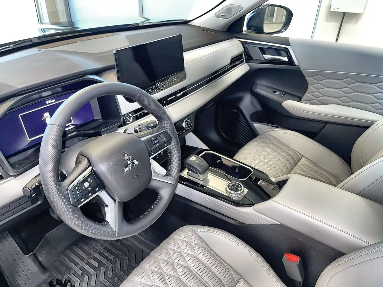 Mitsubishi Outlander снимка Mitsubishi Outlander