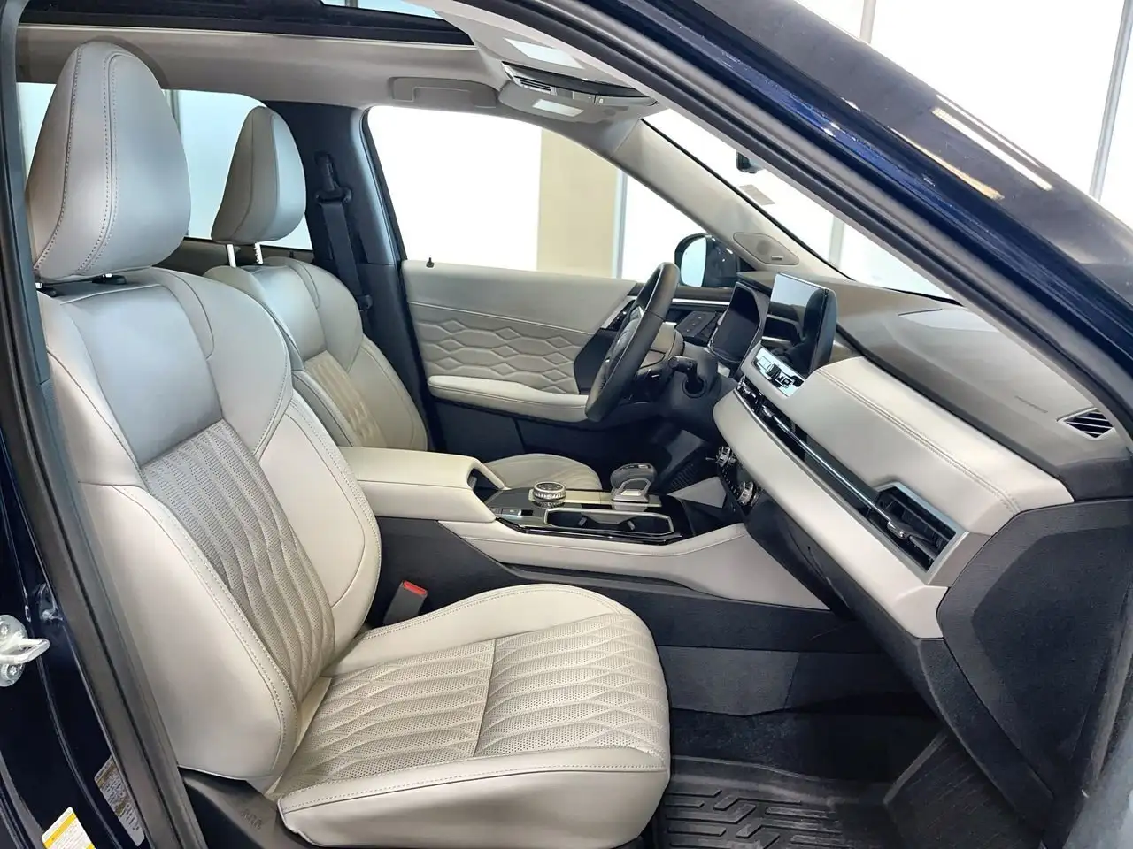Mitsubishi Outlander снимка Mitsubishi Outlander