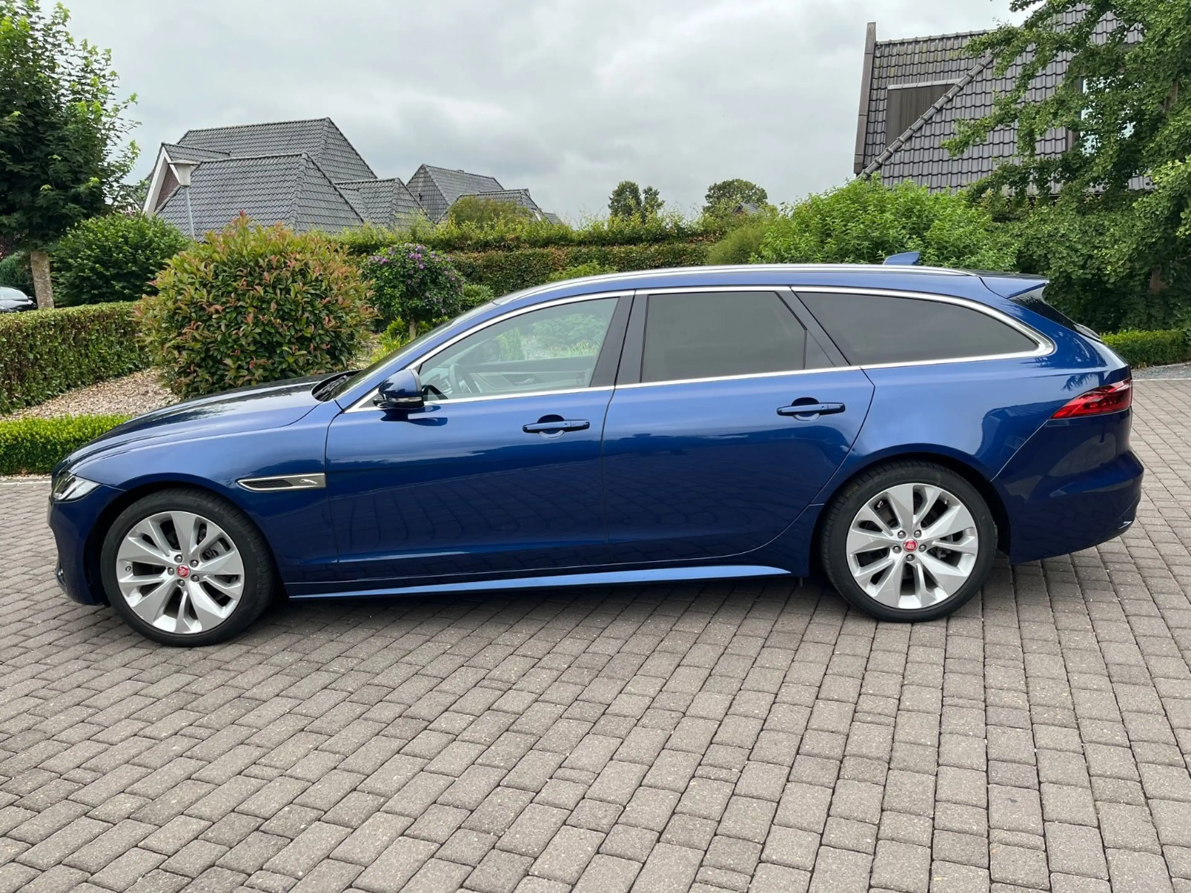 Jaguar XF Sportbrake R-Dynamic SE AWD LED 1.Hand !!!! — photo 6