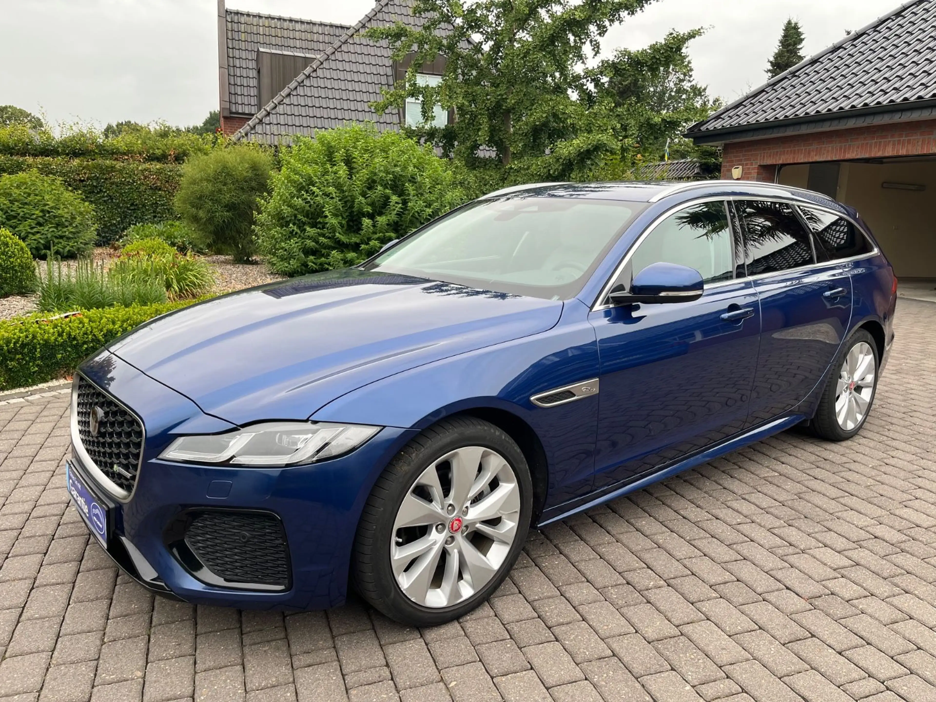 Jaguar XF Sportbrake R-Dynamic SE AWD LED 1.Hand !!!! — photo 7