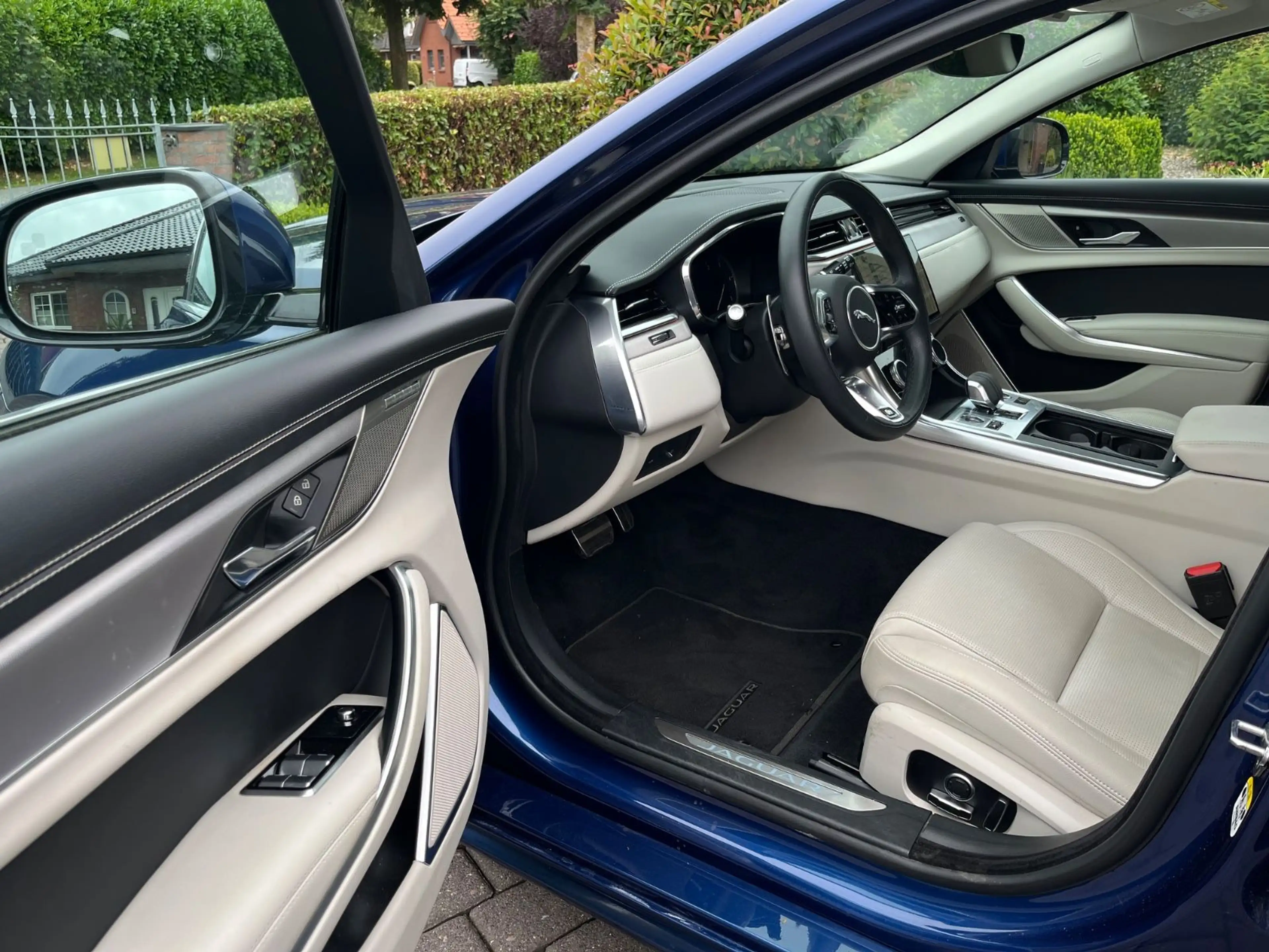 Jaguar XF Sportbrake R-Dynamic SE AWD LED 1.Hand !!!! — photo 10